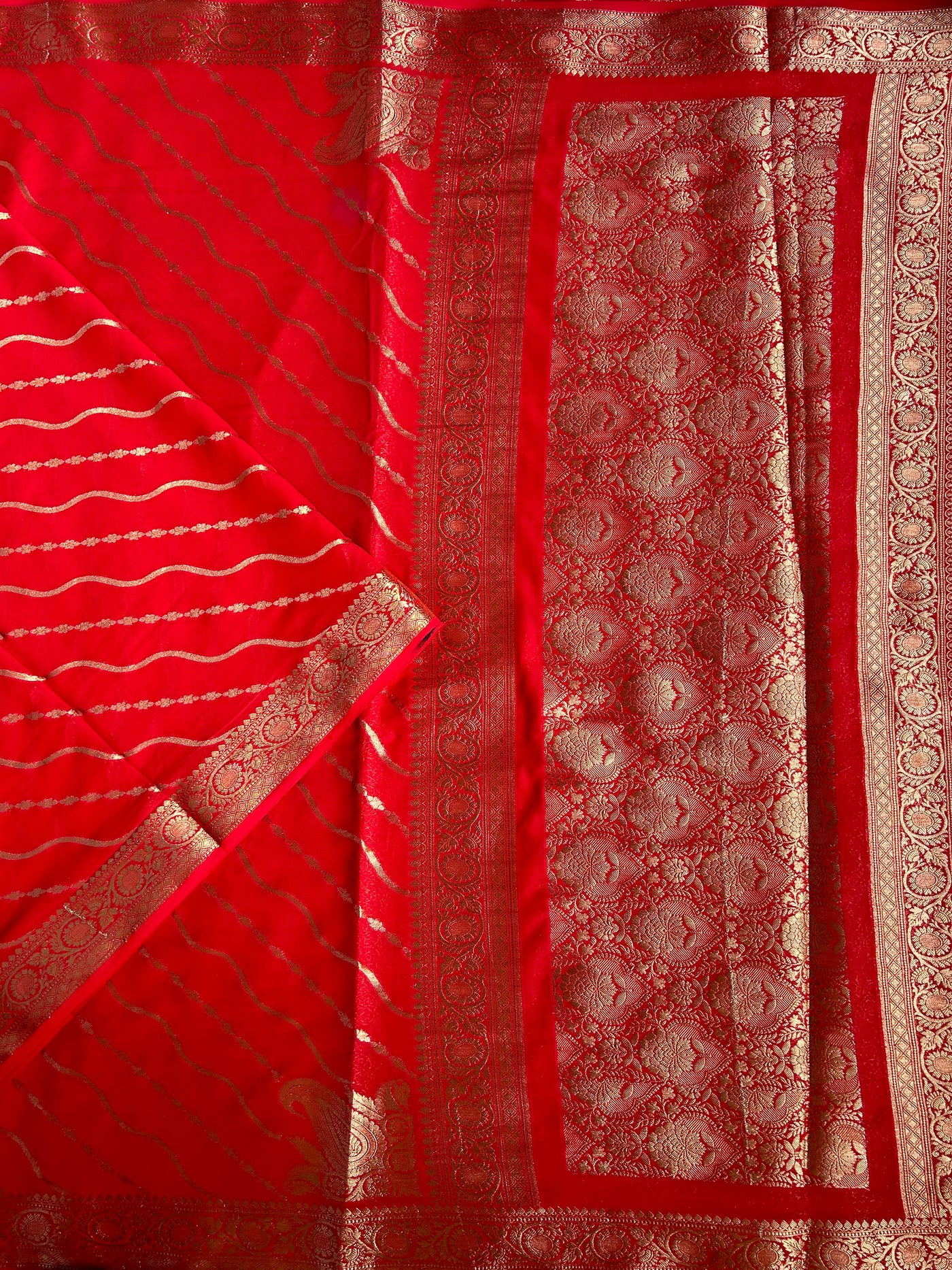 LEHERIYA: RED, WEDDING WEAR BANARASI LEHRIYA SILK SAREE