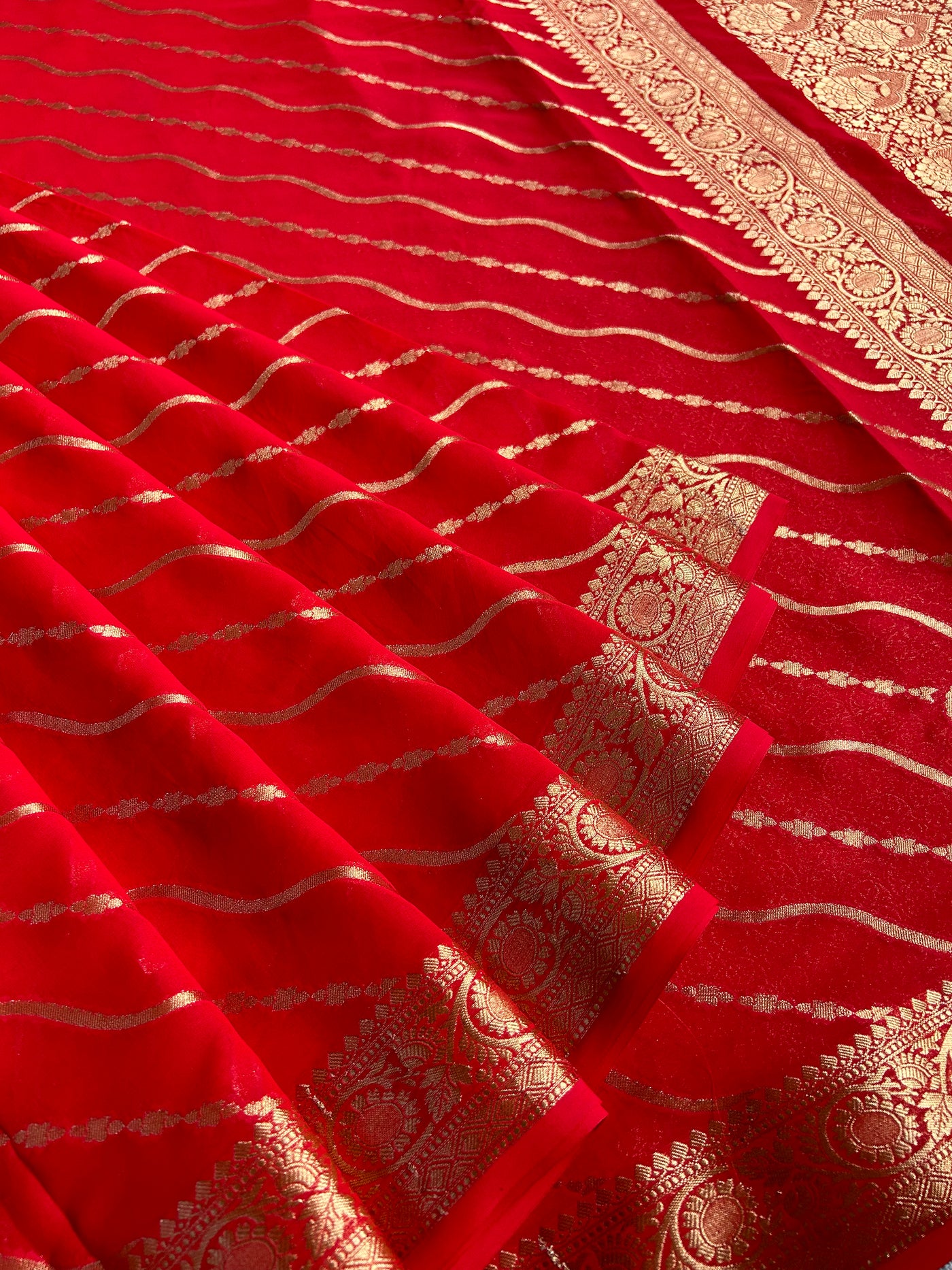 LEHERIYA: RED, WEDDING WEAR BANARASI LEHRIYA SILK SAREE