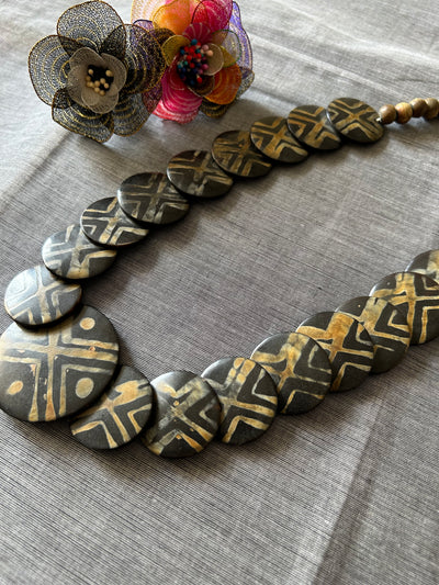 VRITTIKA: WOODEN NECKPIECE