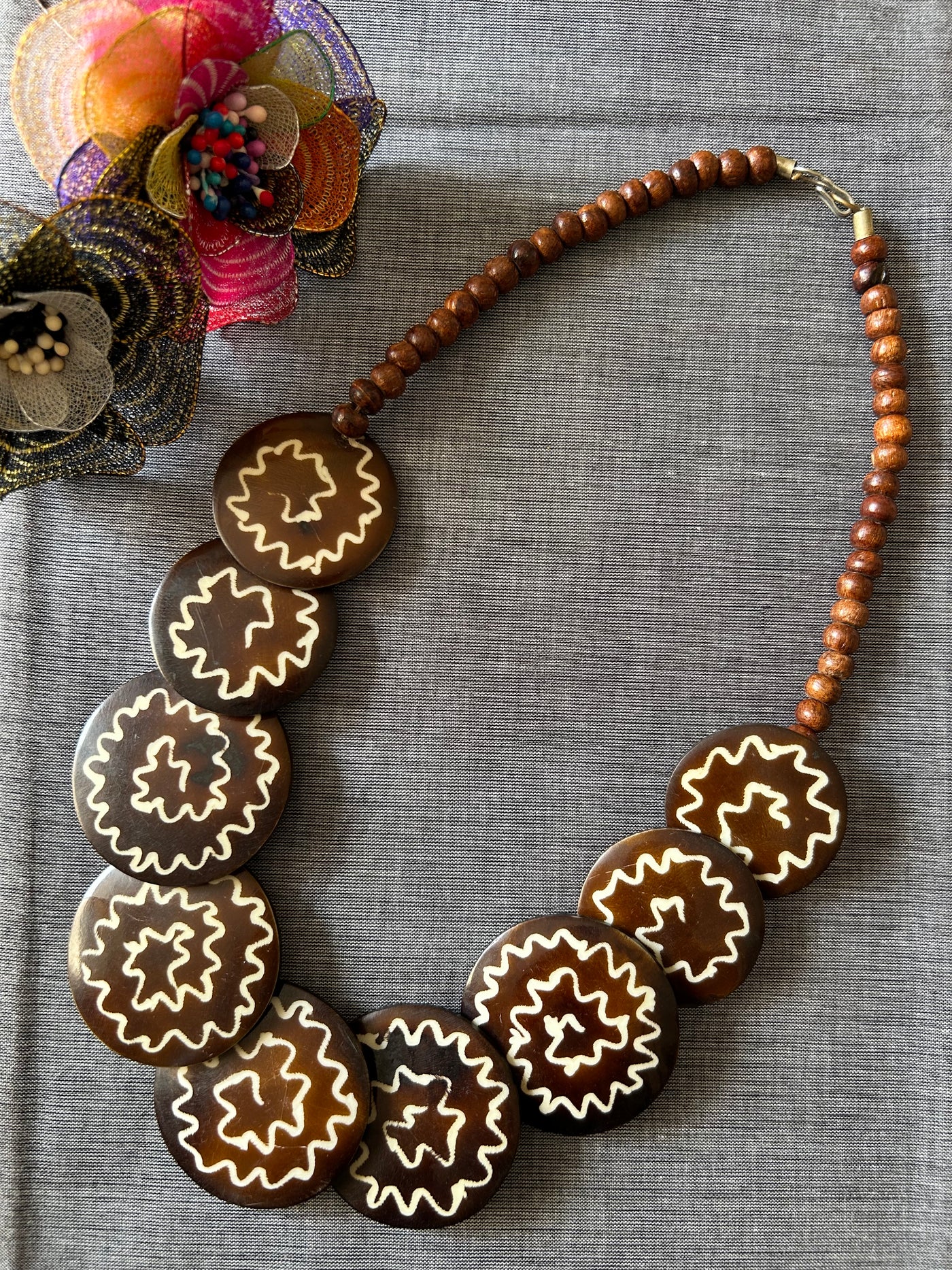 TARU: WOODEN NECKPIECE