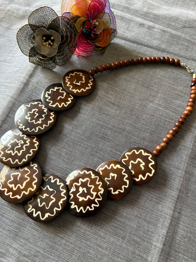 TARU: WOODEN NECKPIECE