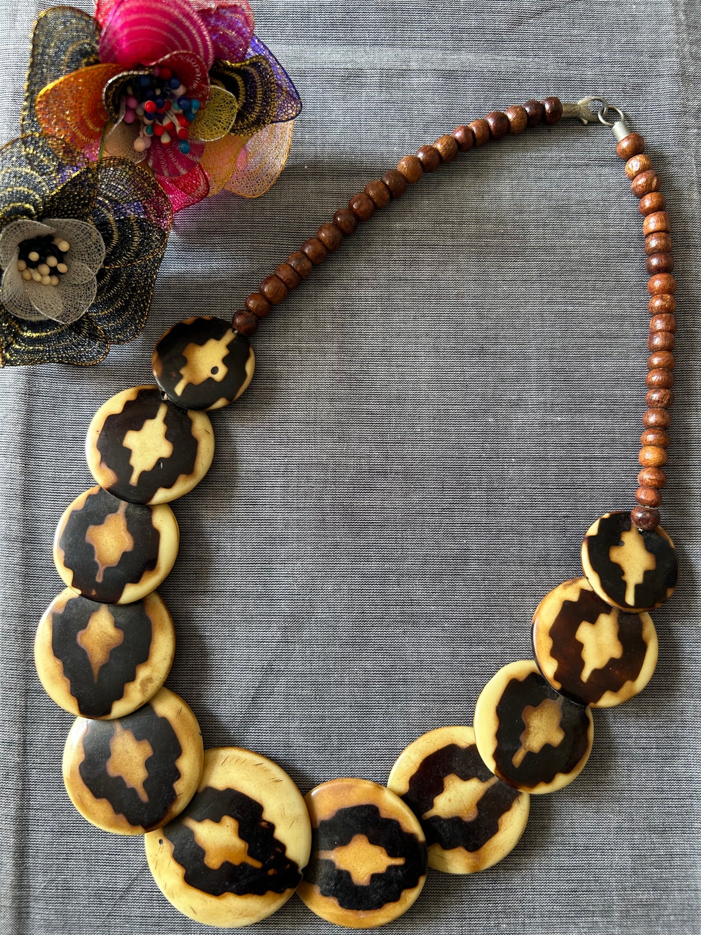 SAND ON ME: WOODEN NECKPIECE