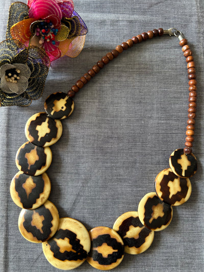 SAND ON ME: WOODEN NECKPIECE