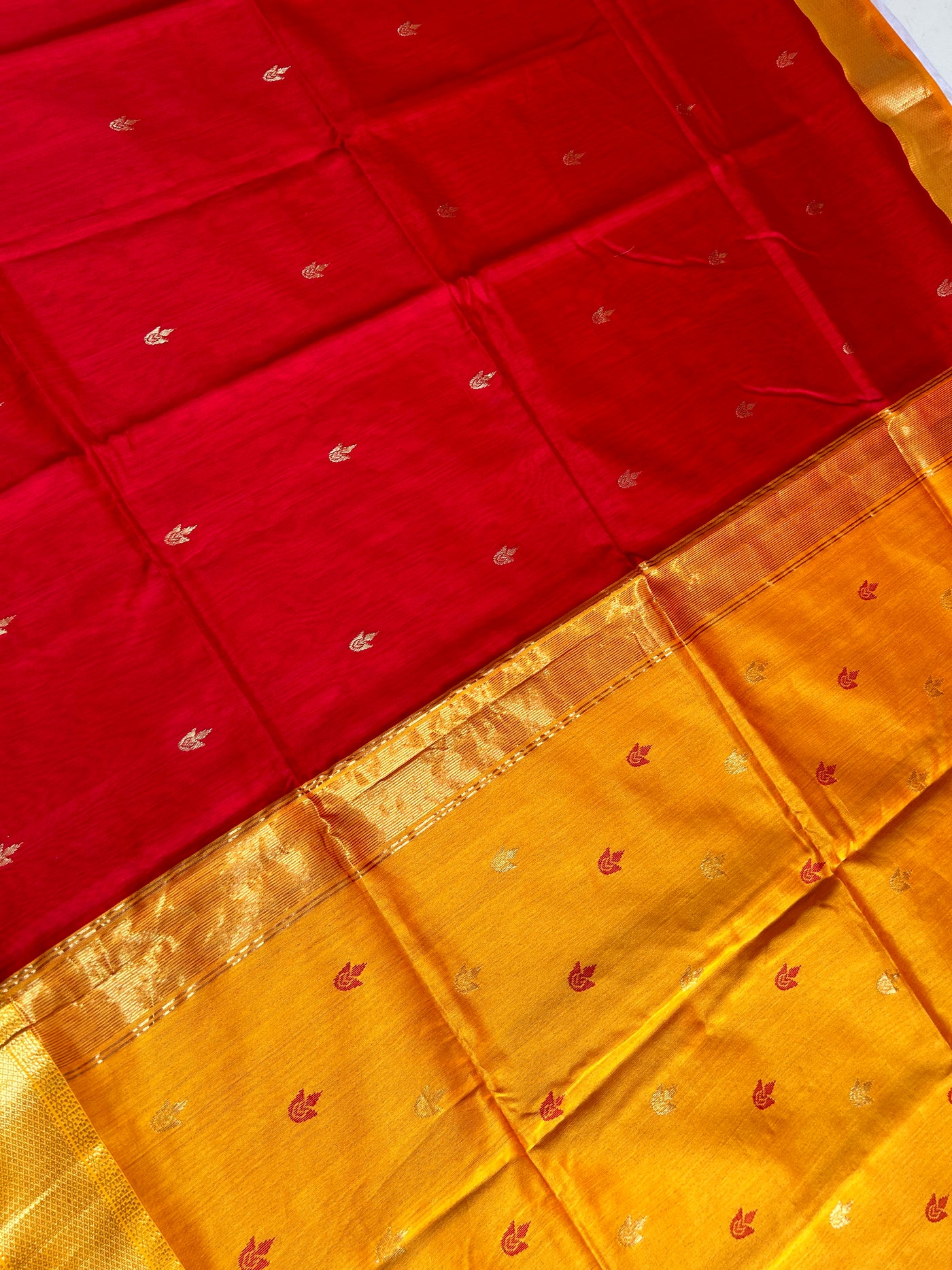 TAPI: Handloom Silk-Cott Maheshwari Saree With Zari Border