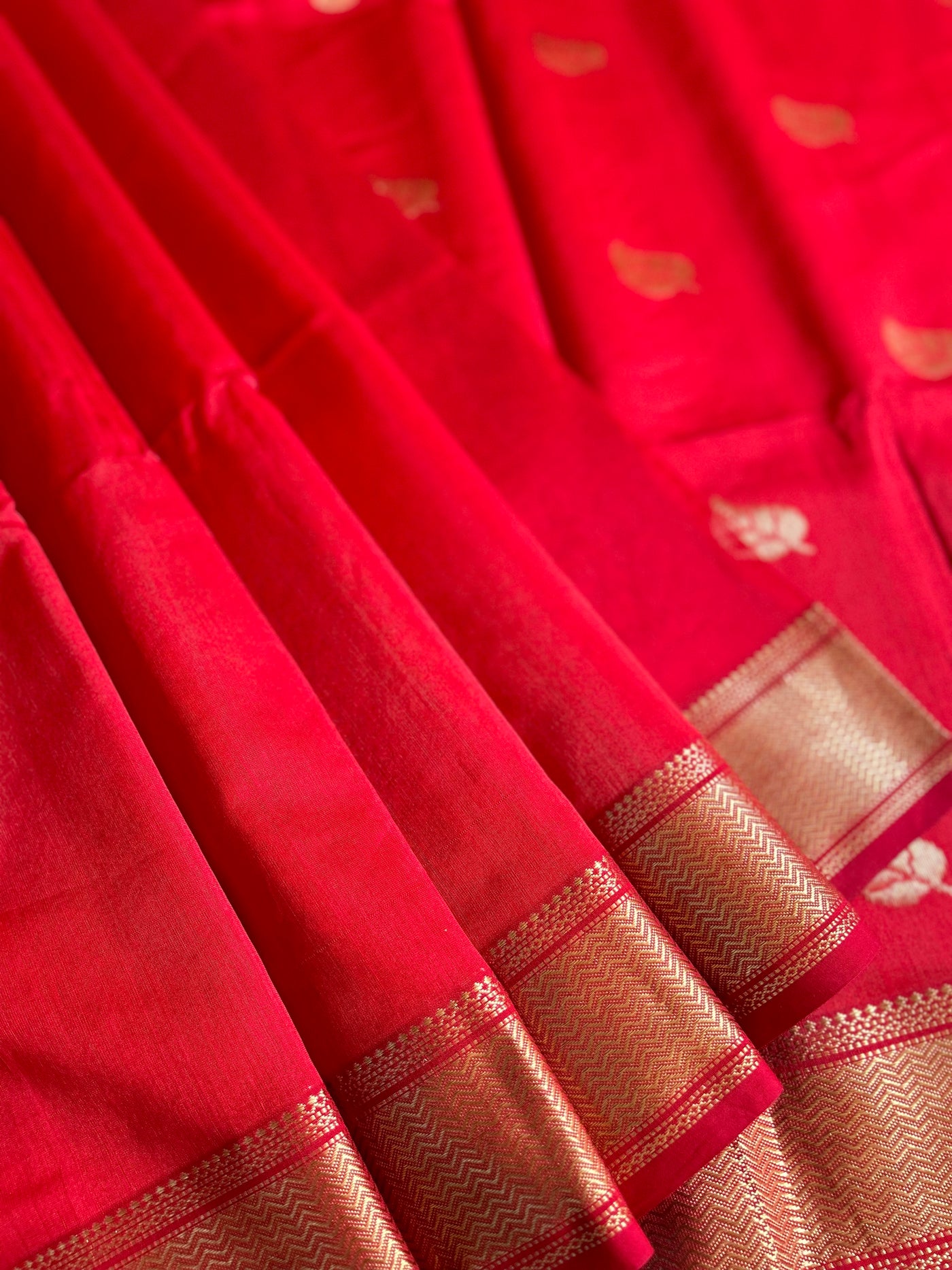 AASMI:PURE RED Handloom Silk-Cott Maheshwari Saree With Zari Border