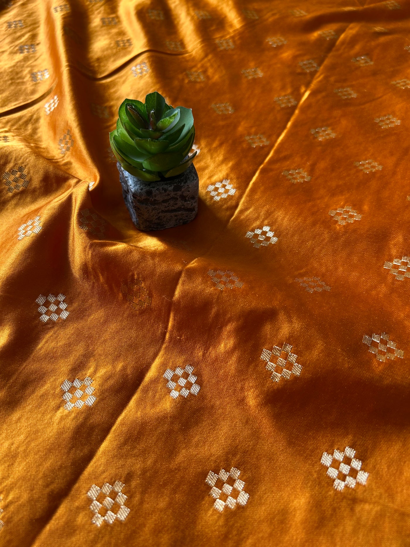 GENDA:WEDDING WEAR SOFT SILK PATOLA DESIGN SAREE
