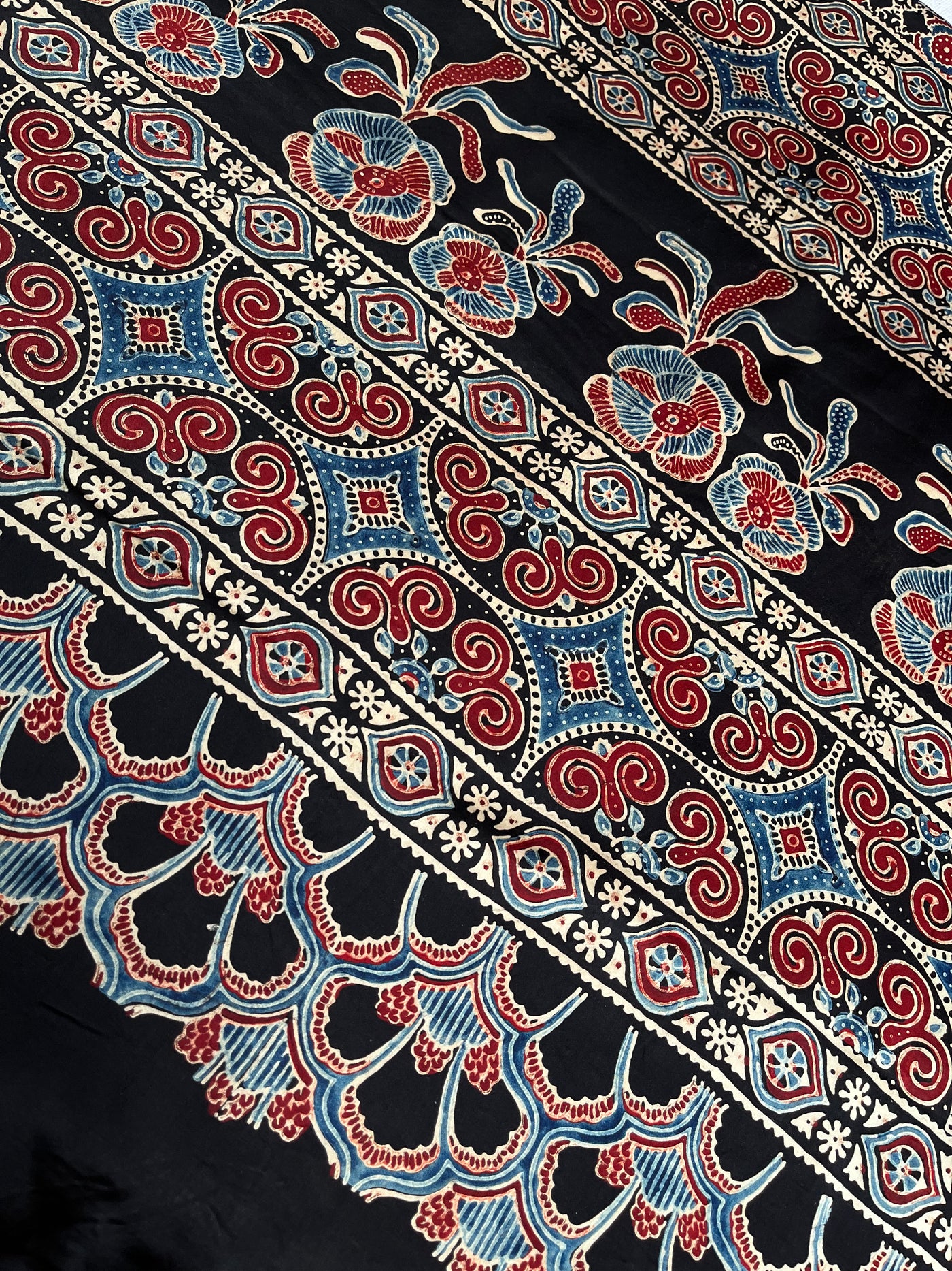 Roshandani: CREAM,HANDBLOCK AJRAKH MODAL SILK SAREE
