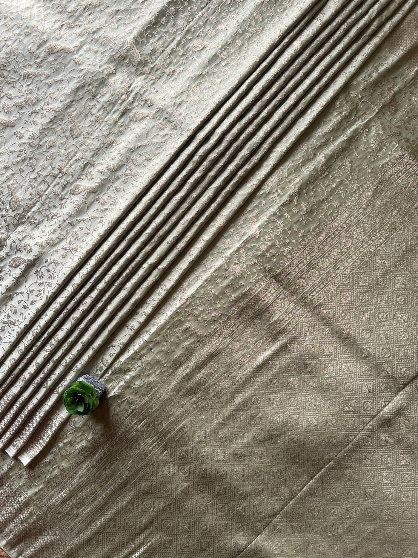 UTKARSHA: PARTY WEAR RUSSIAN SILK BANARASI SAREE WITH ALL OVER JAAL PATTERN.