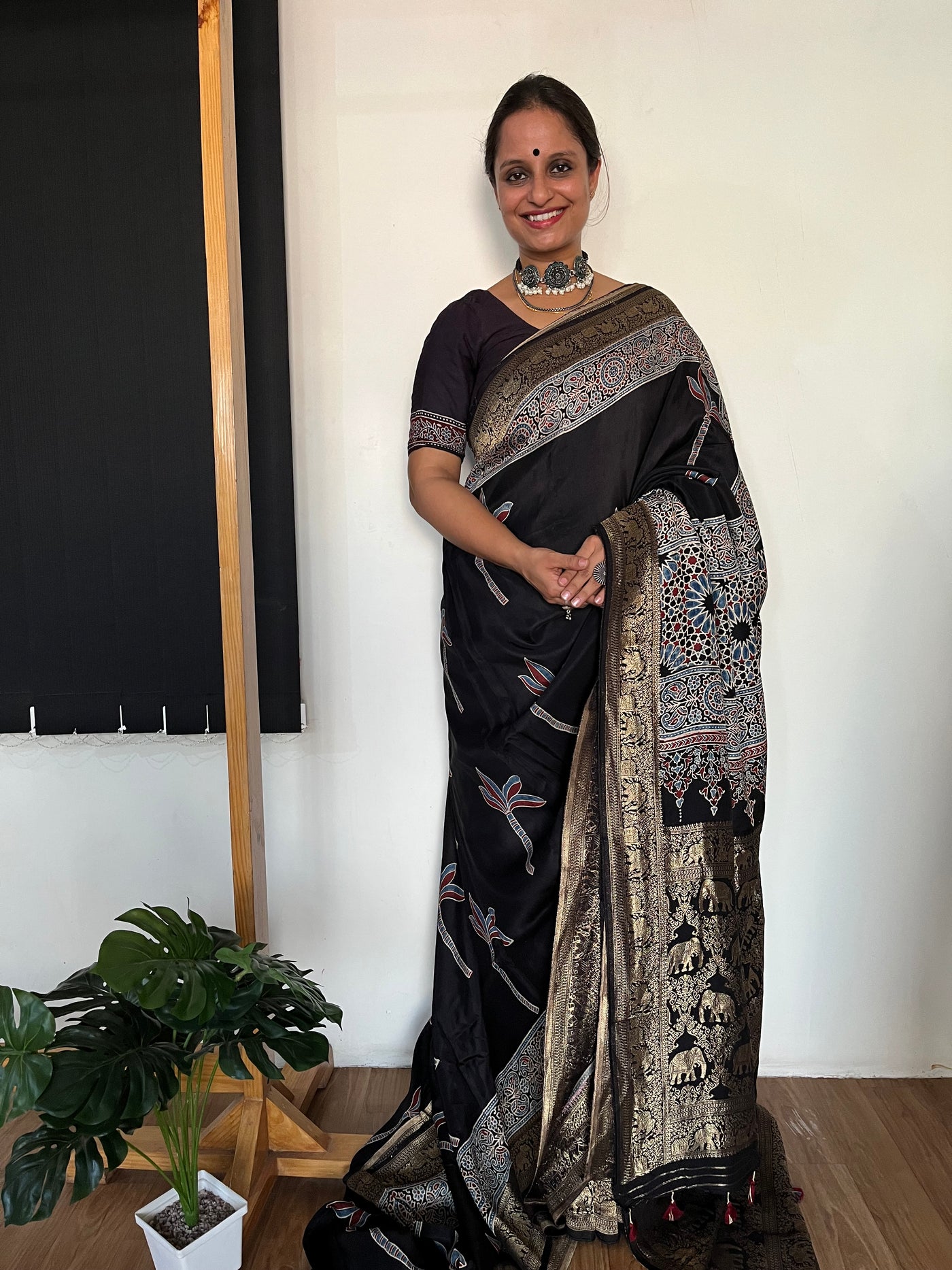 Laxmi:BLACK,HANDBLOCK AJRAKH DOLA SILK SAREE WITH MEENAKARI PALLU.