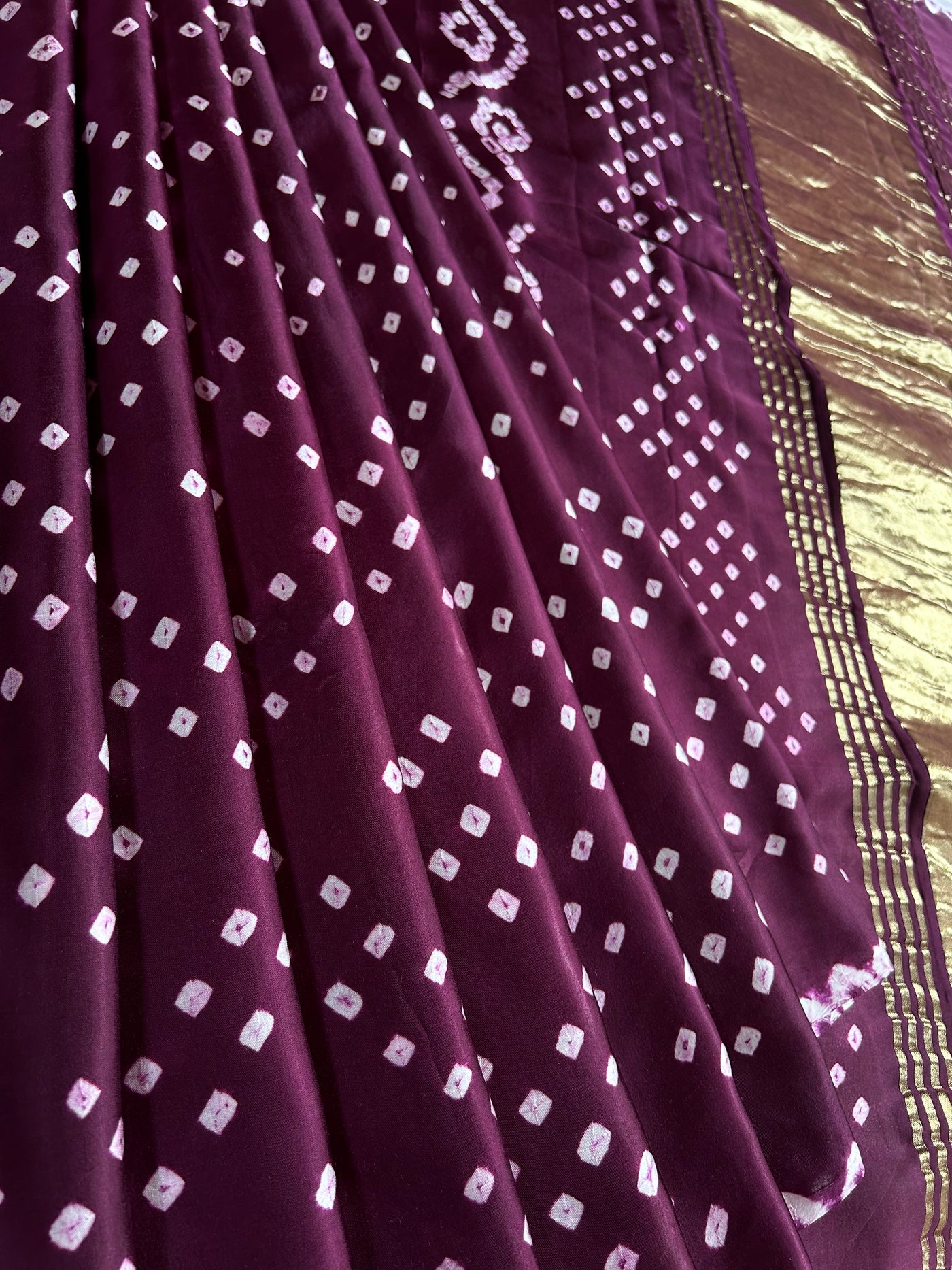 PAVNI: bandhani saree with tissue palla