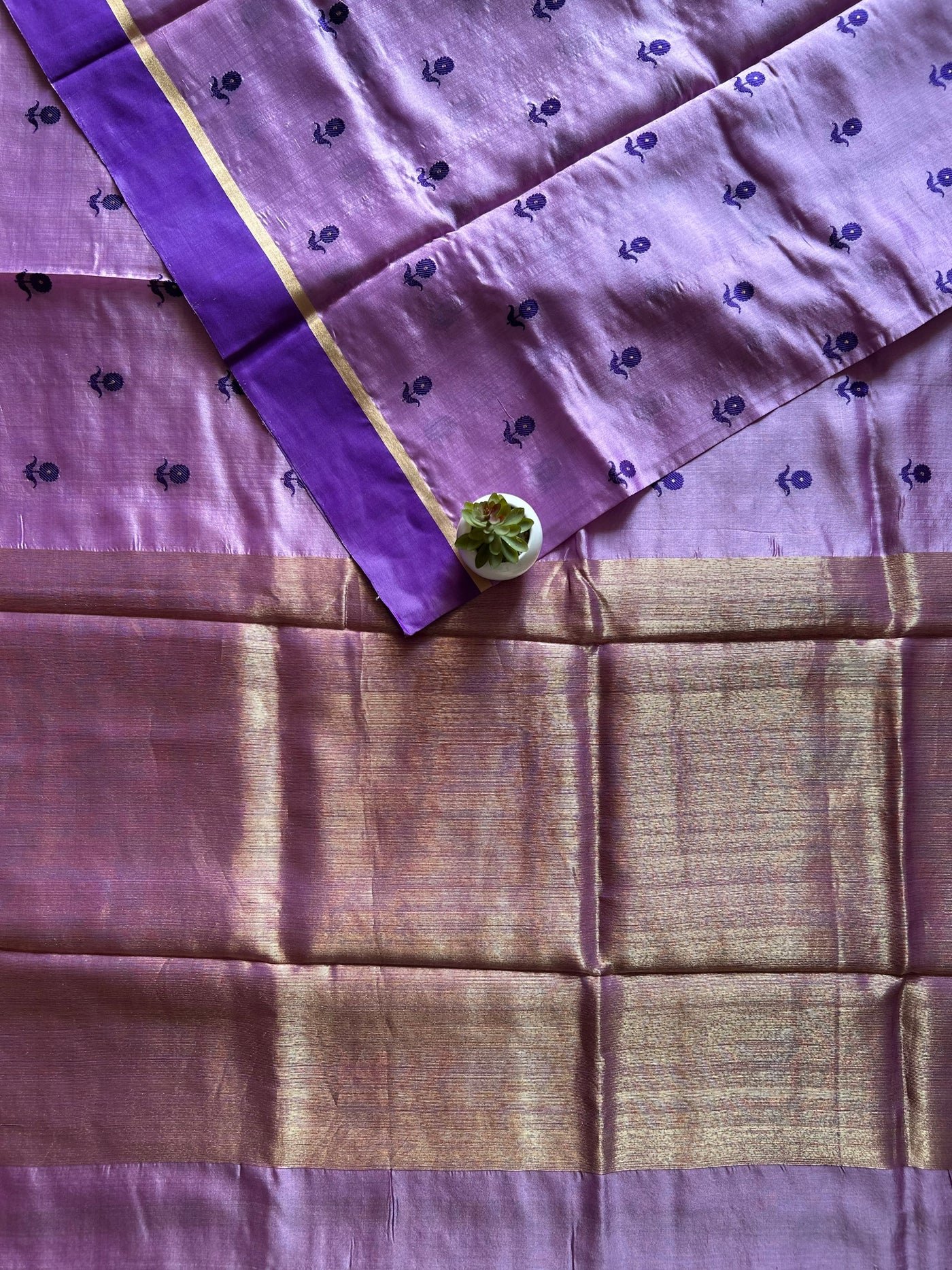 MAHARANI: HANDLOOM PURE SILK CHANDERI SAREE WITH EK NALIYA BOOTA