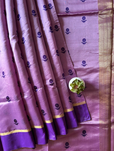 MAHARANI: HANDLOOM PURE SILK CHANDERI SAREE WITH EK NALIYA BOOTA