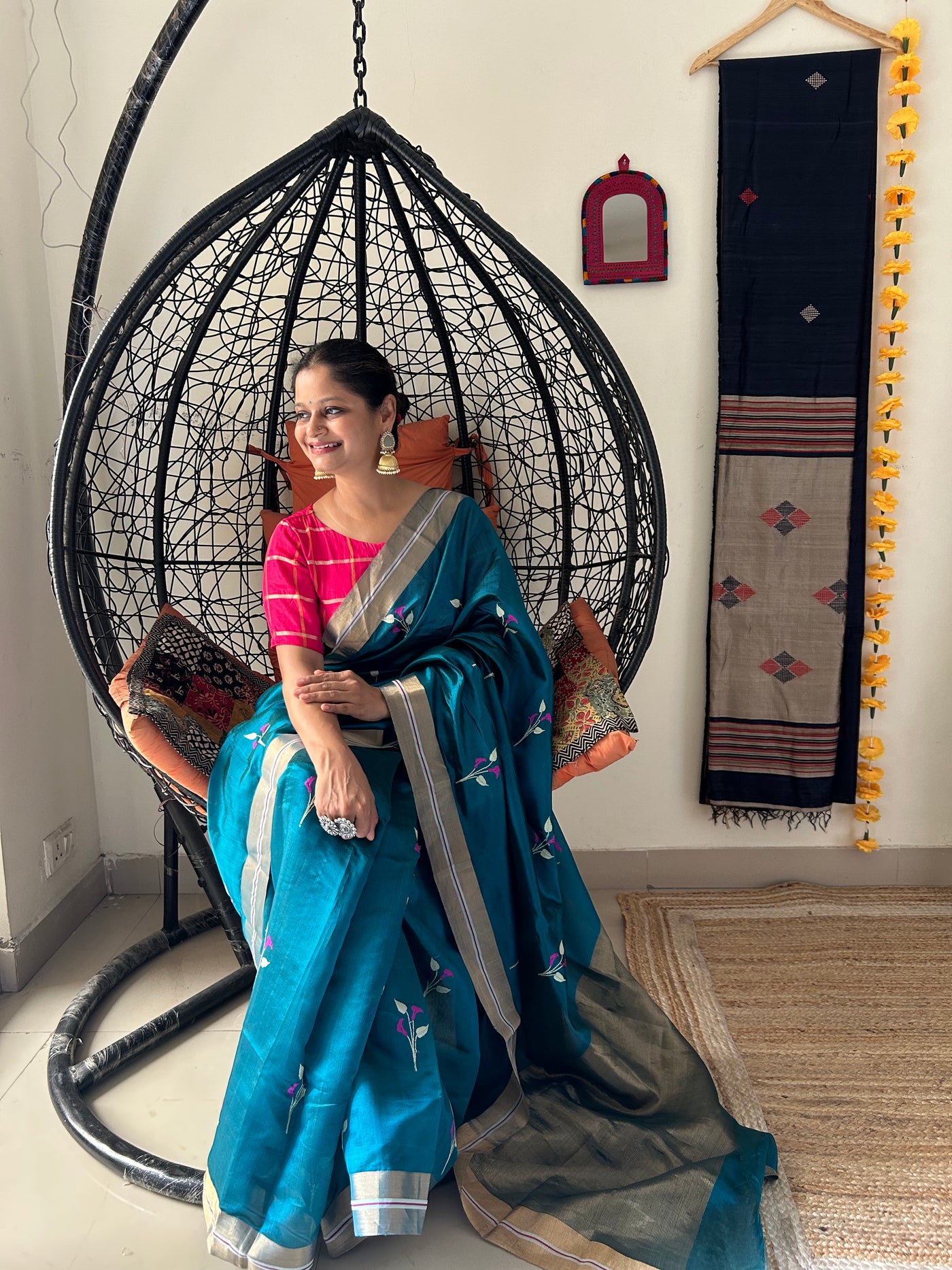 RAJSHREE: HANDLOOM PURE SILK CHANDERI SAREE WITH EK NALIYA BOOTA