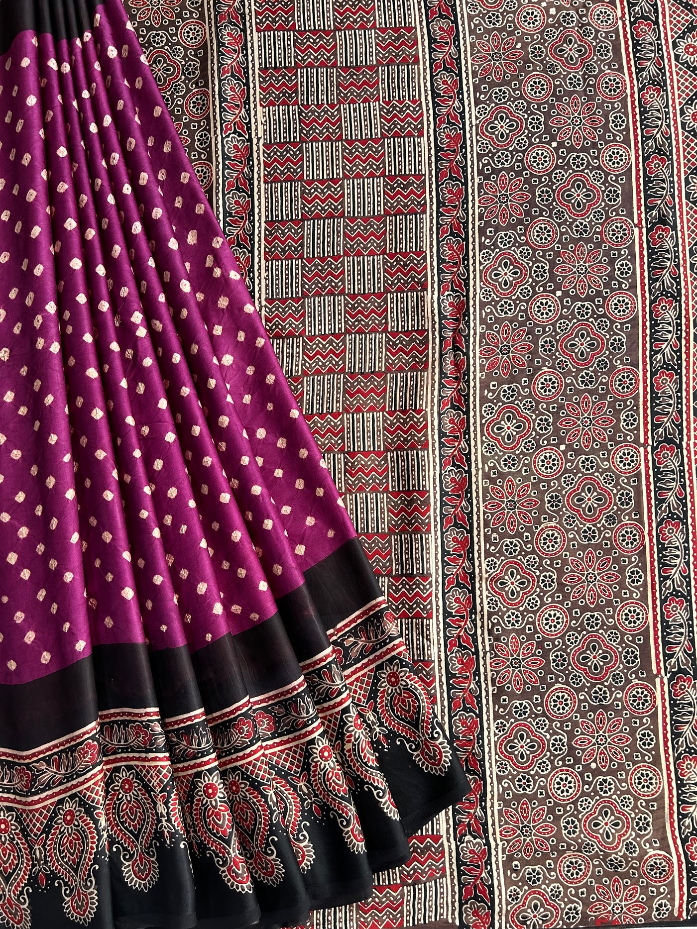 Sunaina: AJRAKH BANDHEJ MODAL SILK SAREE