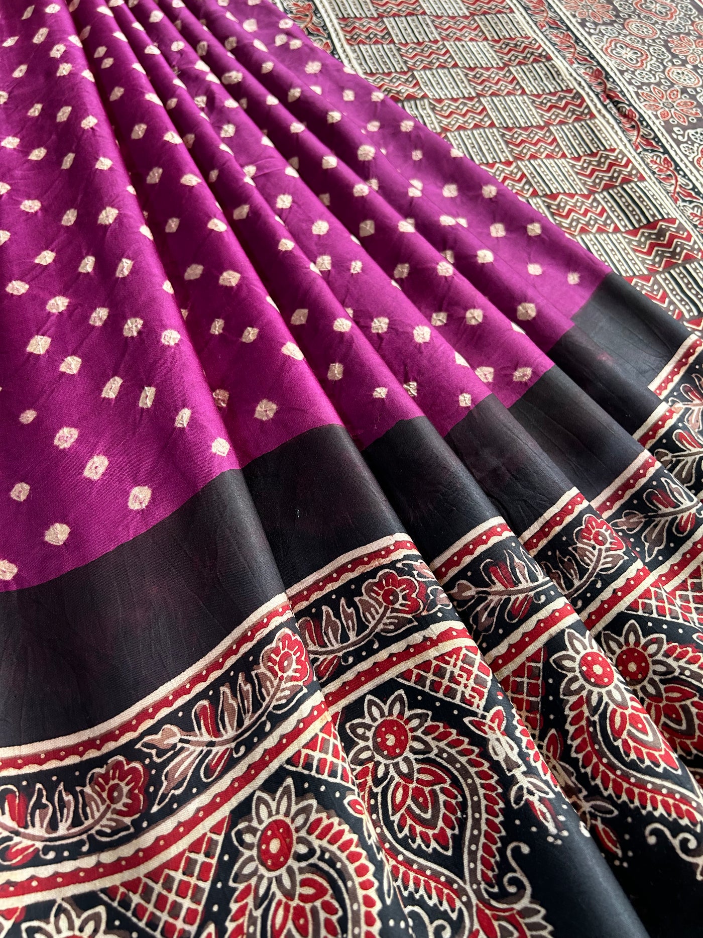 Sunaina: AJRAKH BANDHEJ MODAL SILK SAREE