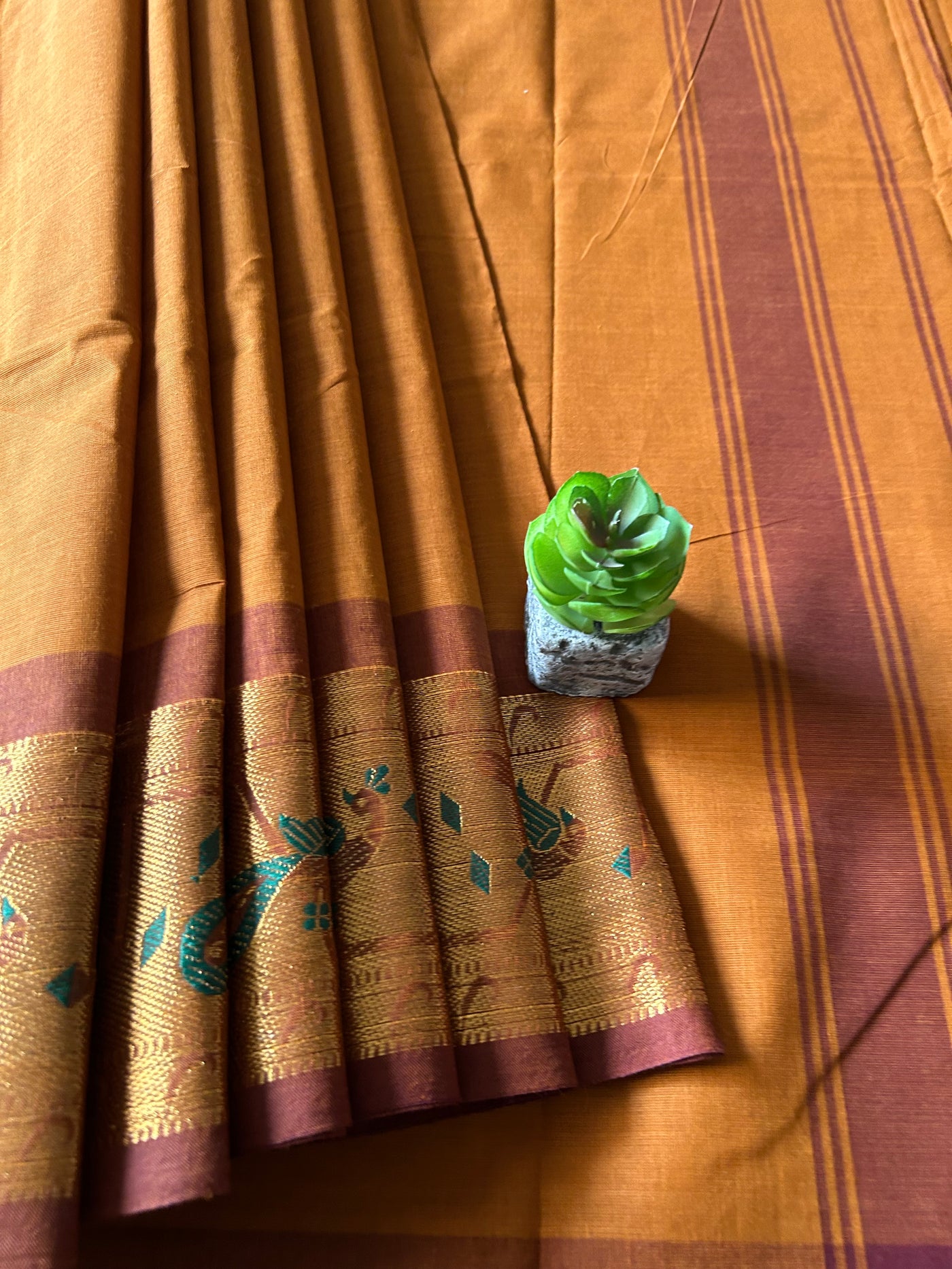 MEENAKSHI:GOLDEN BROWN,KANCHIPURAM PURE COTTON SAREE WITH BORDERS