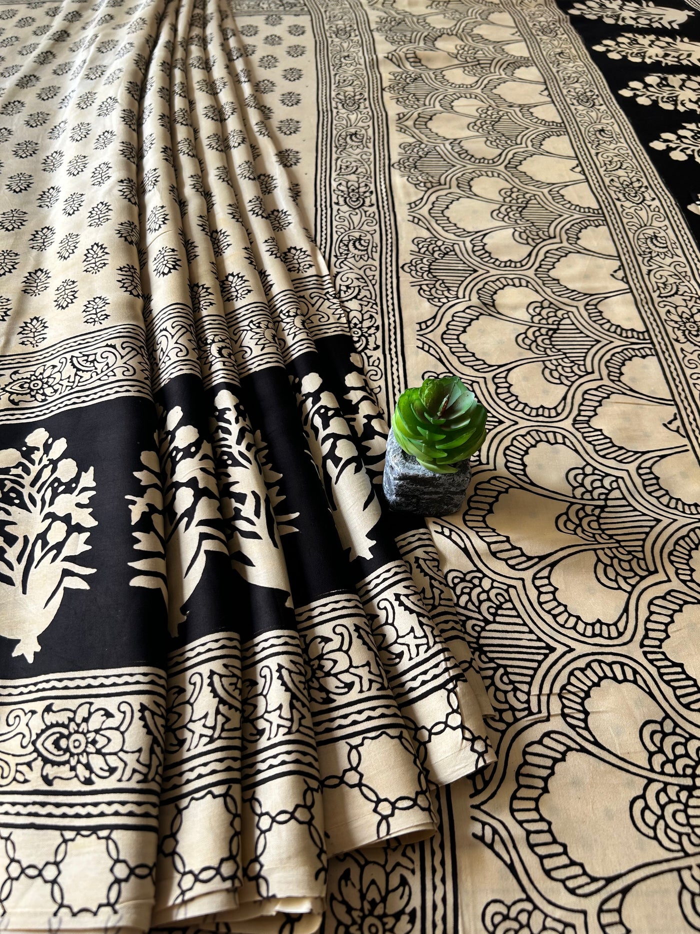 DAMINI:CREAM,HANDBLOCK PRINTED BAGRU MODAL SILK SAREE