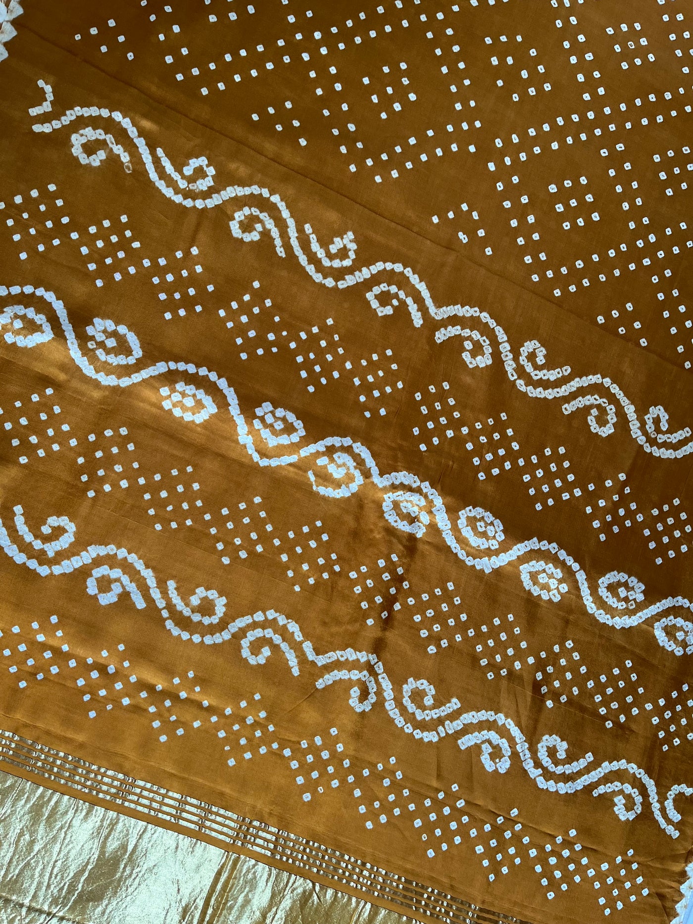 ANANDITA: Handmade Bandhani saree with tissue palla