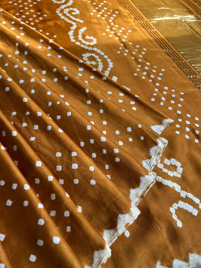 ANANDITA: Handmade Bandhani saree with tissue palla