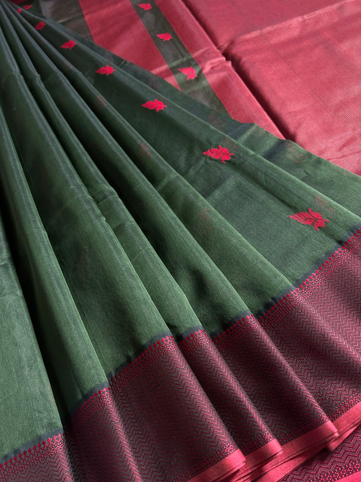 MANGLA: Handloom Silk-Cott Maheshwari Saree With Zari Border