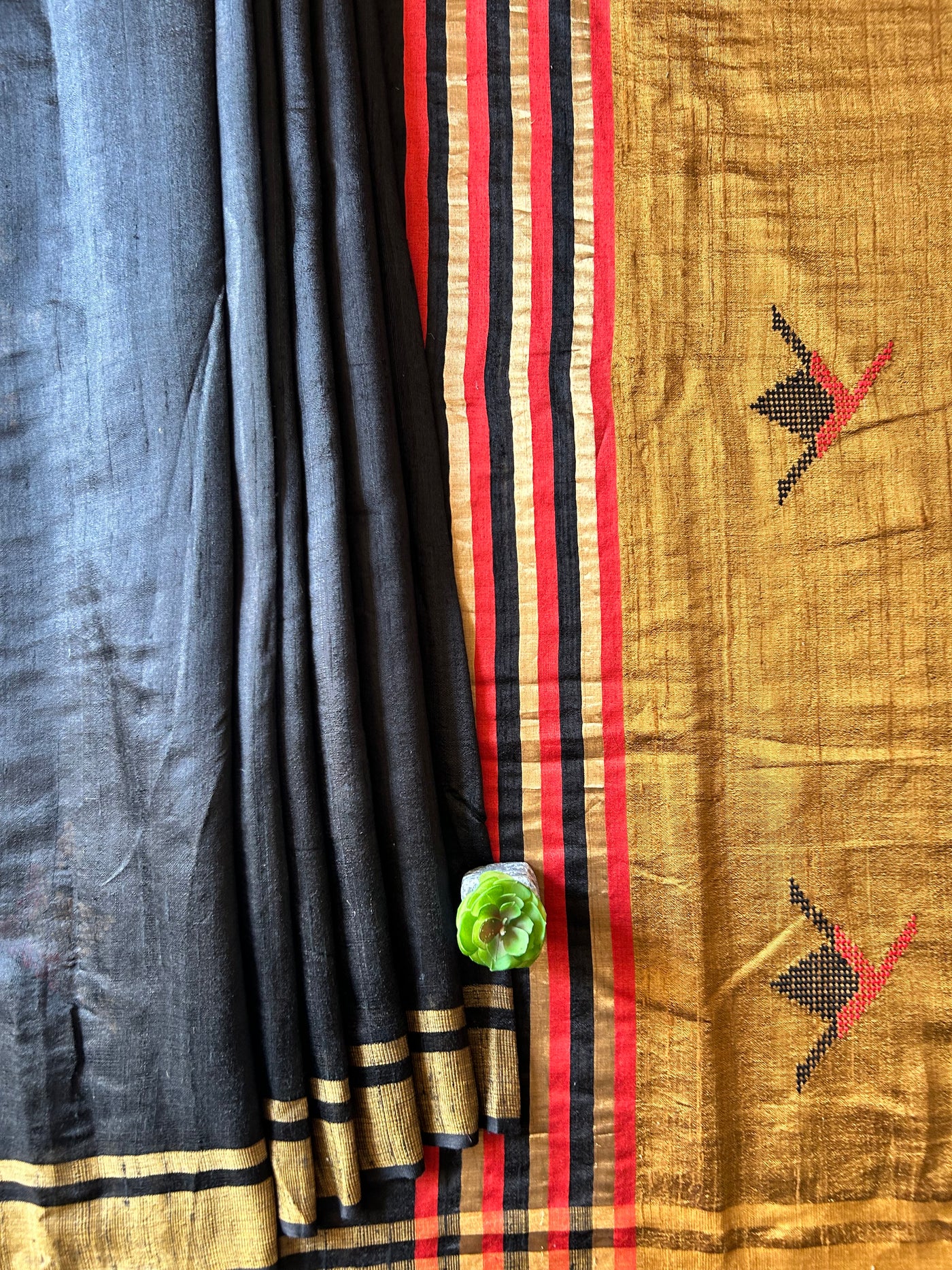 SUNHARI: BLACK,HANDLOOM PURE SILK SAREE