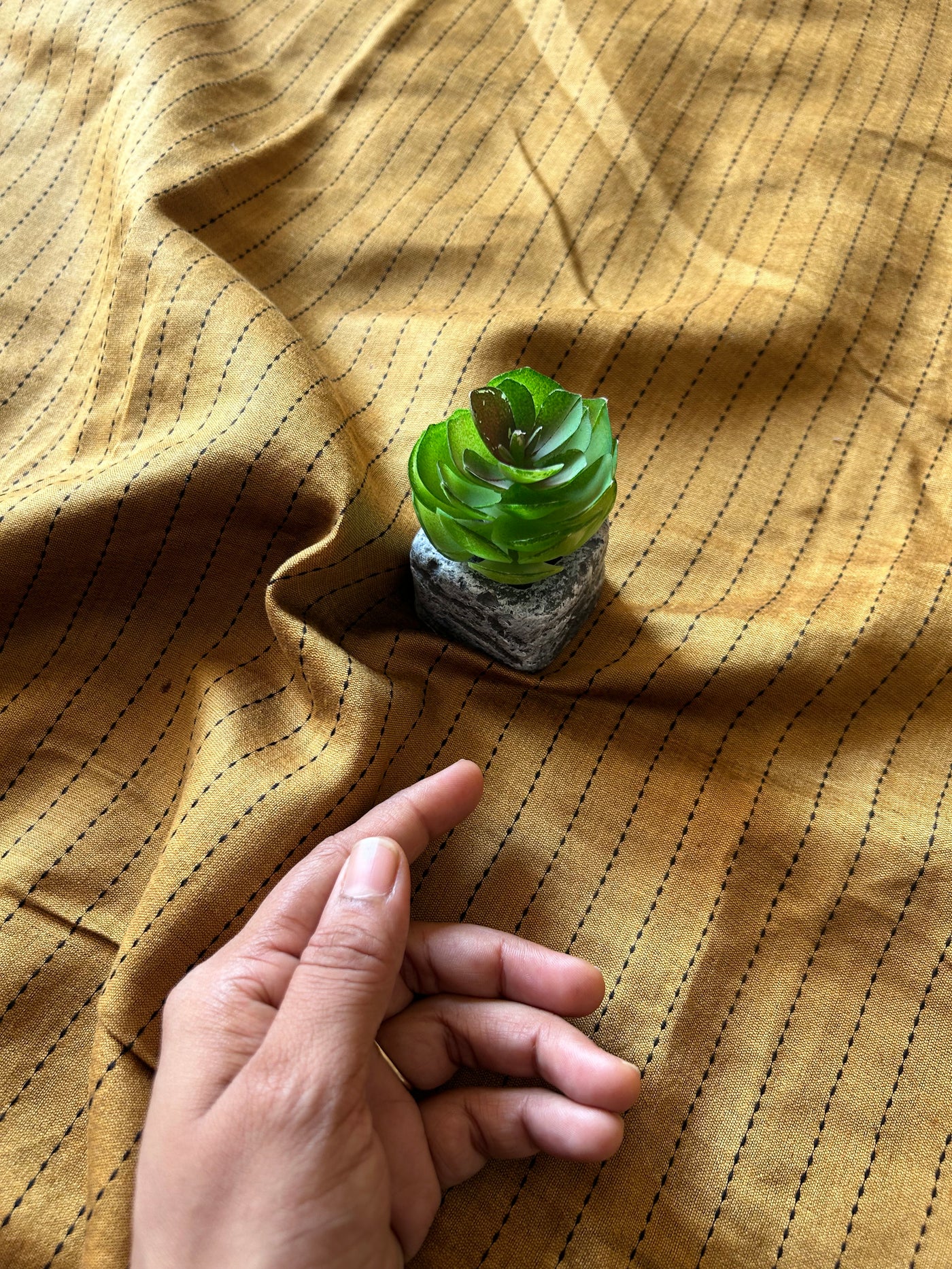 SUNHARI: BLACK,HANDLOOM PURE SILK SAREE