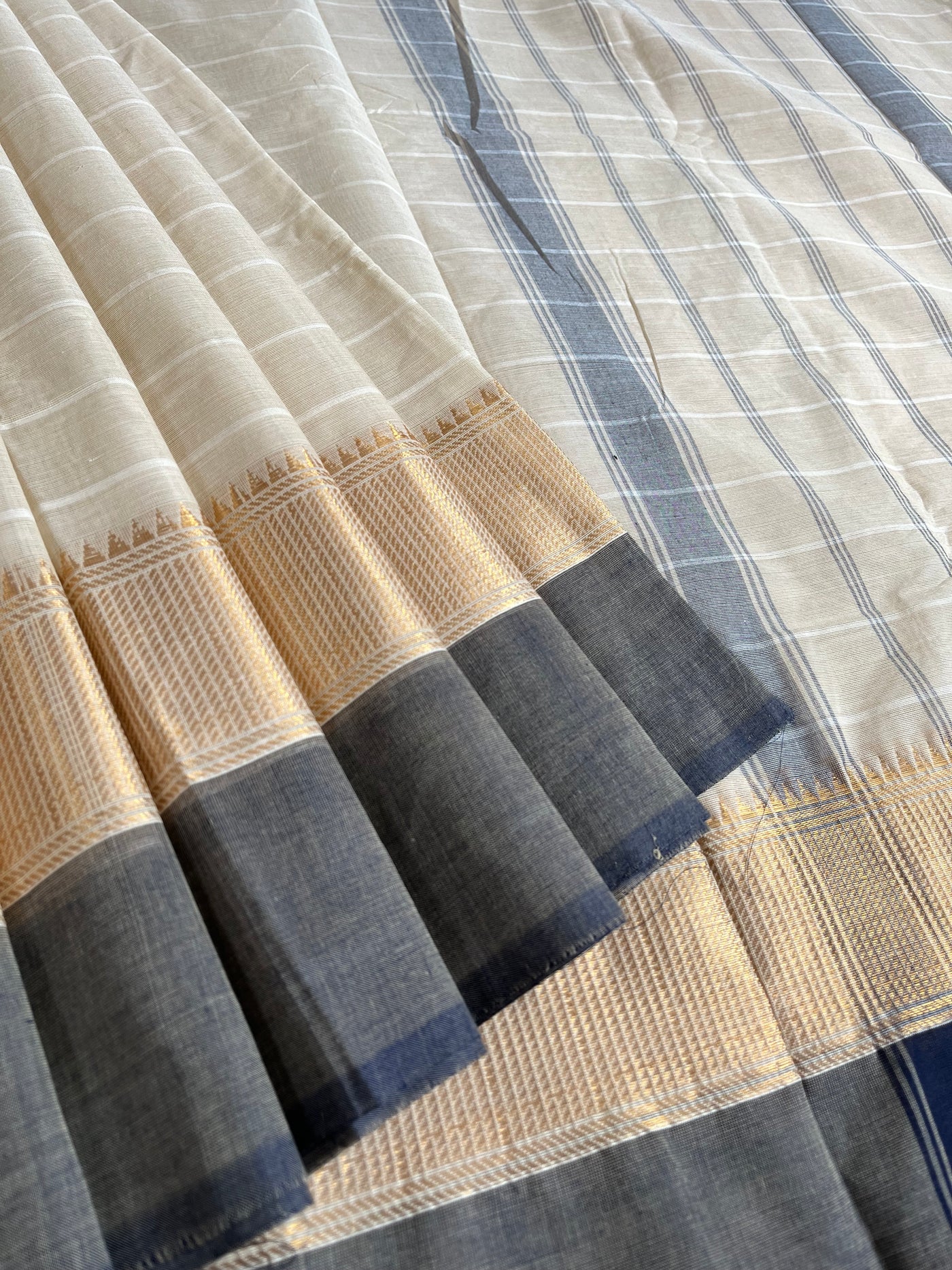 KAVERI: KANCHIPURAM PURE COTTON SAREE WITH BORDERS.