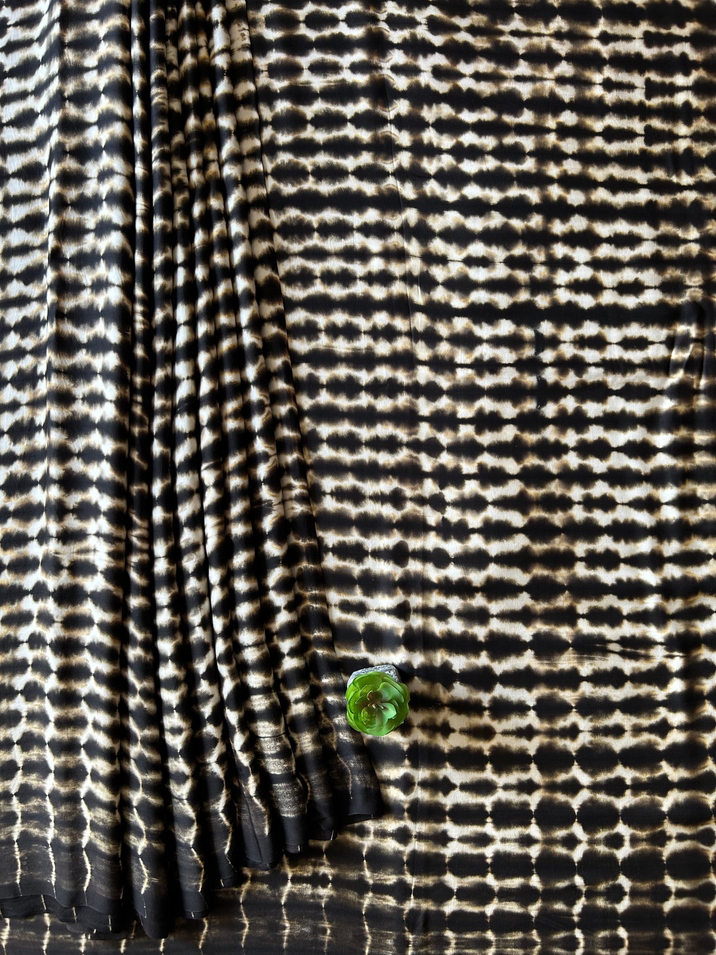 BLACK&WHITE:HANDMADE TIE&DYE MODAL SILK SAREE WITH TISSUE PALLU