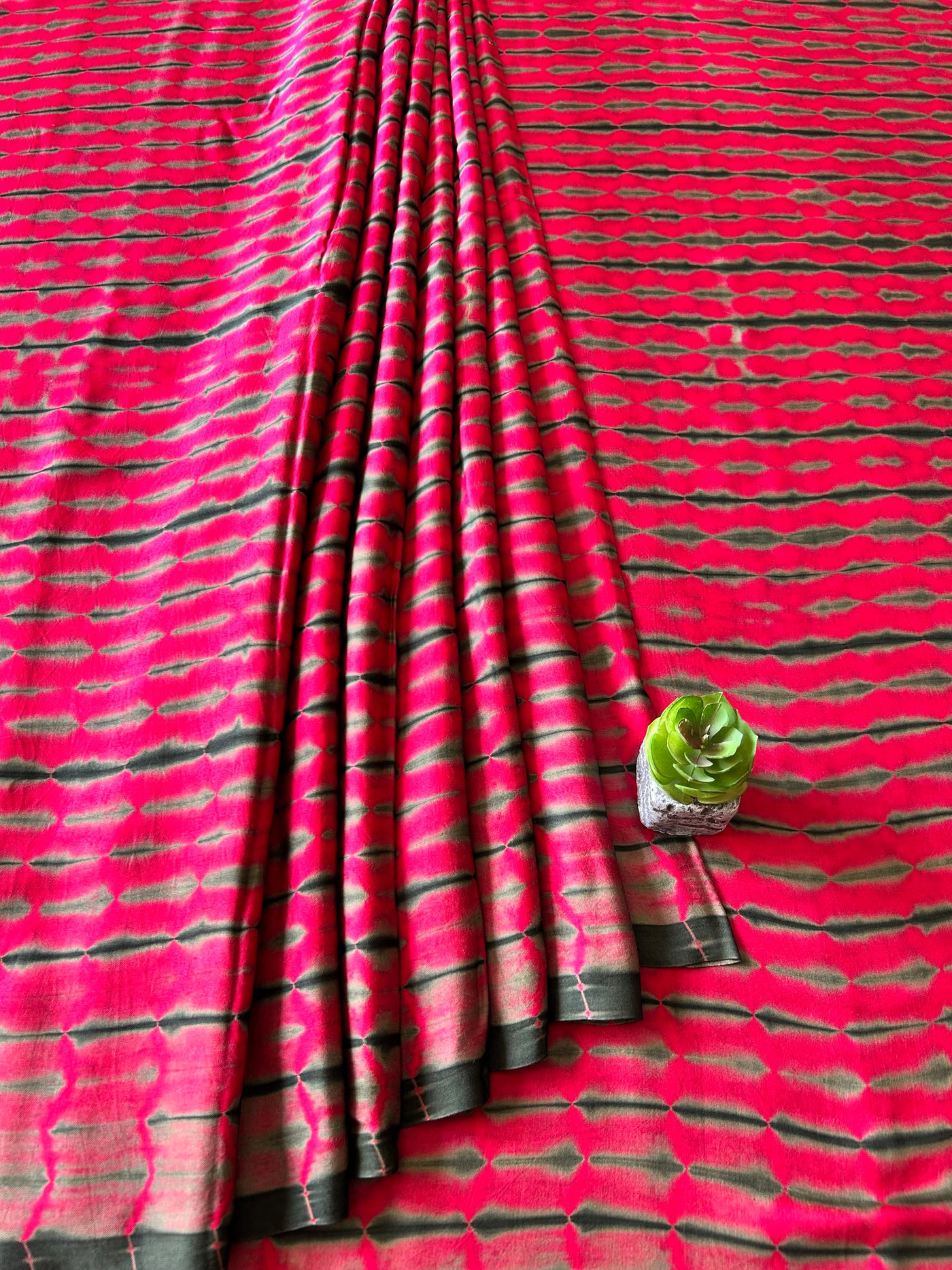PINK BUBBLE:HANDMADE TIE&DYE MODAL SILK SAREE WITH TISSUE PALLU