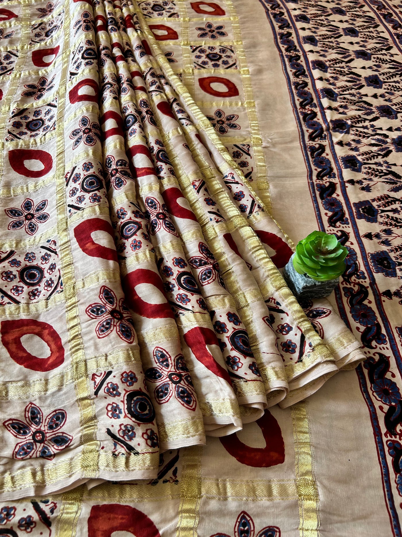 KIARA:CREAM,HANDBLOCK AJRAKH MODAL SILK GHARCHOLA SAREE