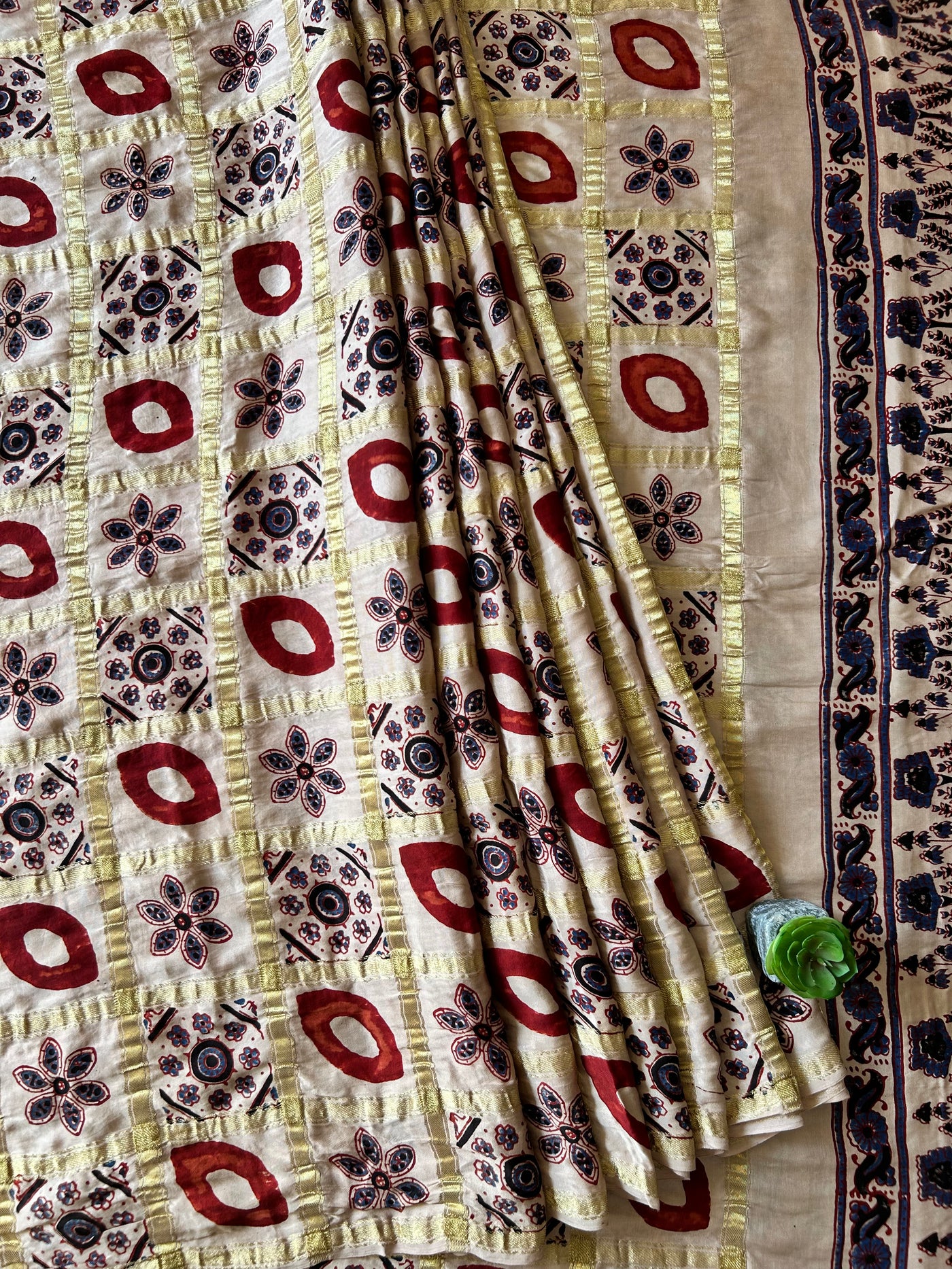 KIARA:CREAM,HANDBLOCK AJRAKH MODAL SILK GHARCHOLA SAREE