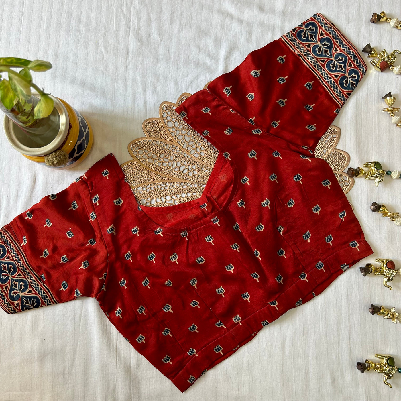 Red Lily : BLOUSE