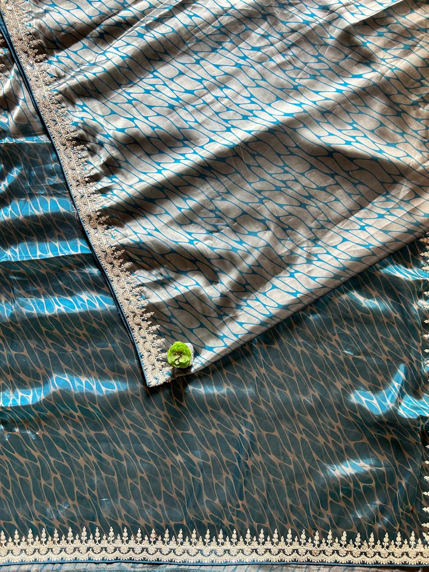 KASAVI: PARTYWEAR DIGITAL PRINTED TISSUE ORGANZA SAREE WITH EMBROIDERY.