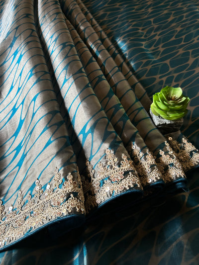 KASAVI: PARTYWEAR DIGITAL PRINTED TISSUE ORGANZA SAREE WITH EMBROIDERY.