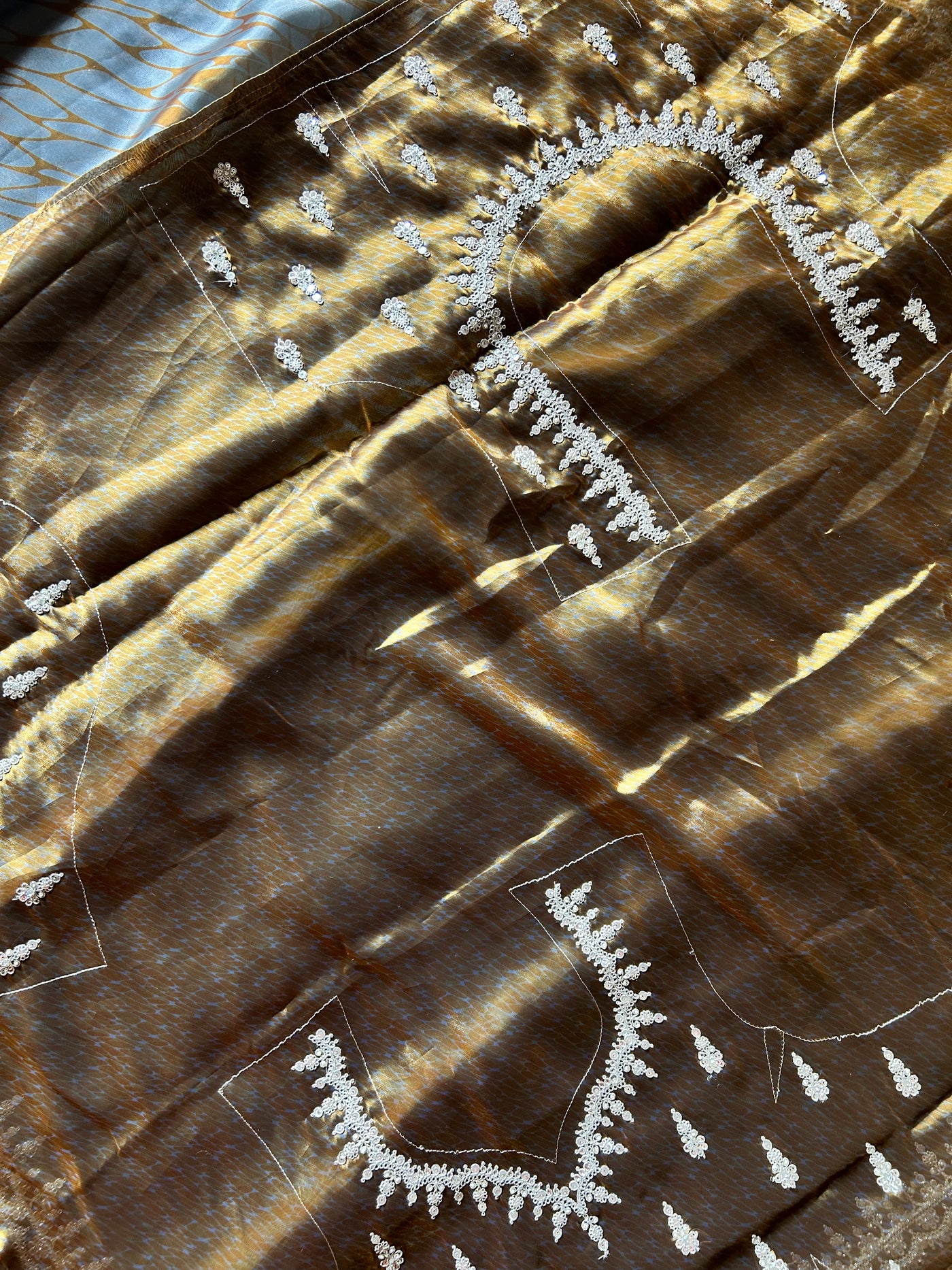 NAYAN: PARTYWEAR DIGITAL PRINTED TISSUE ORGANZA SAREE WITH EMBROIDERY.