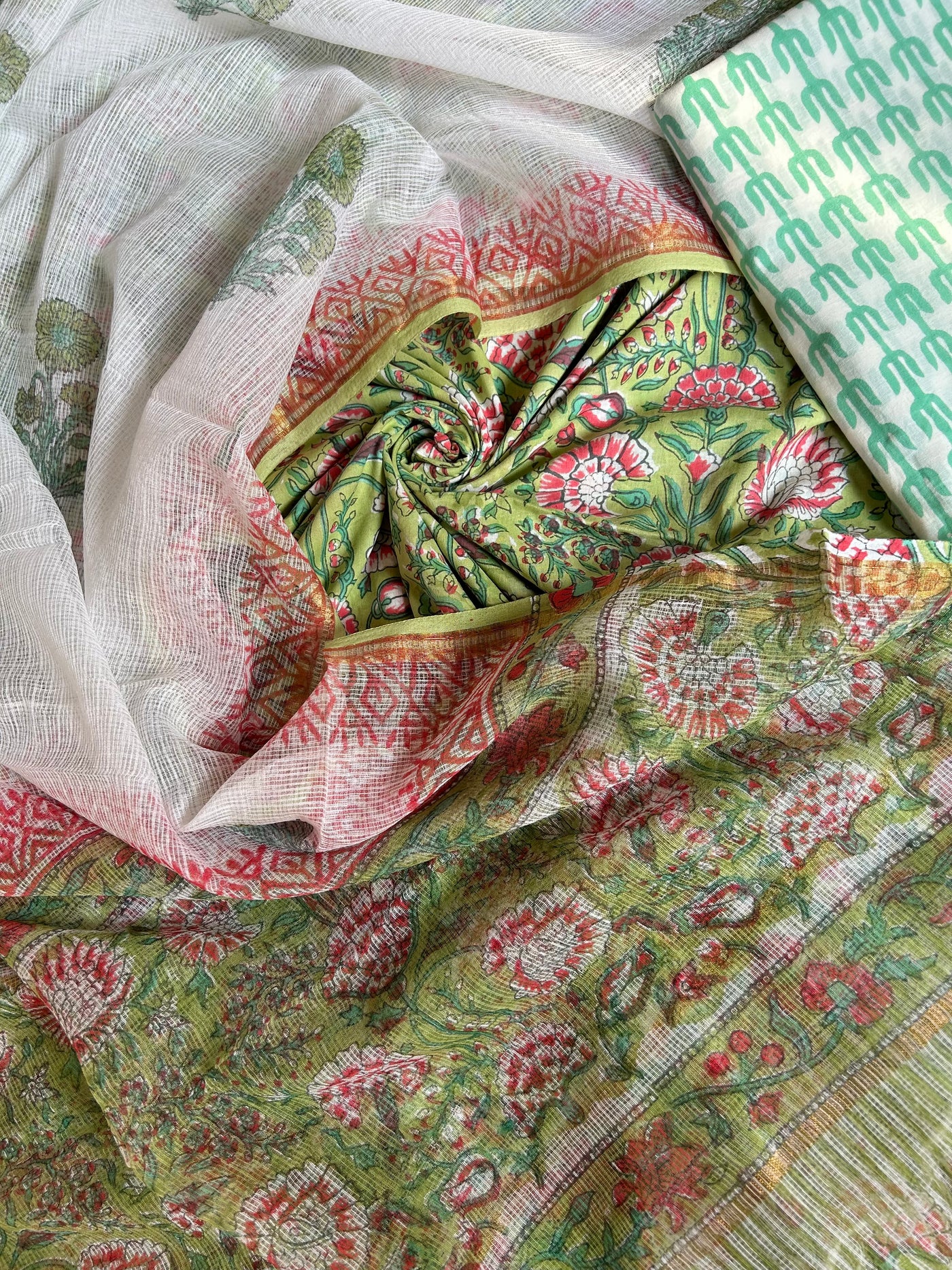 JANAKI: HANDBLOCK BAGRU PRINTED COTTON 3 PIECE SUIT SET WITH DORIA DUPATTA