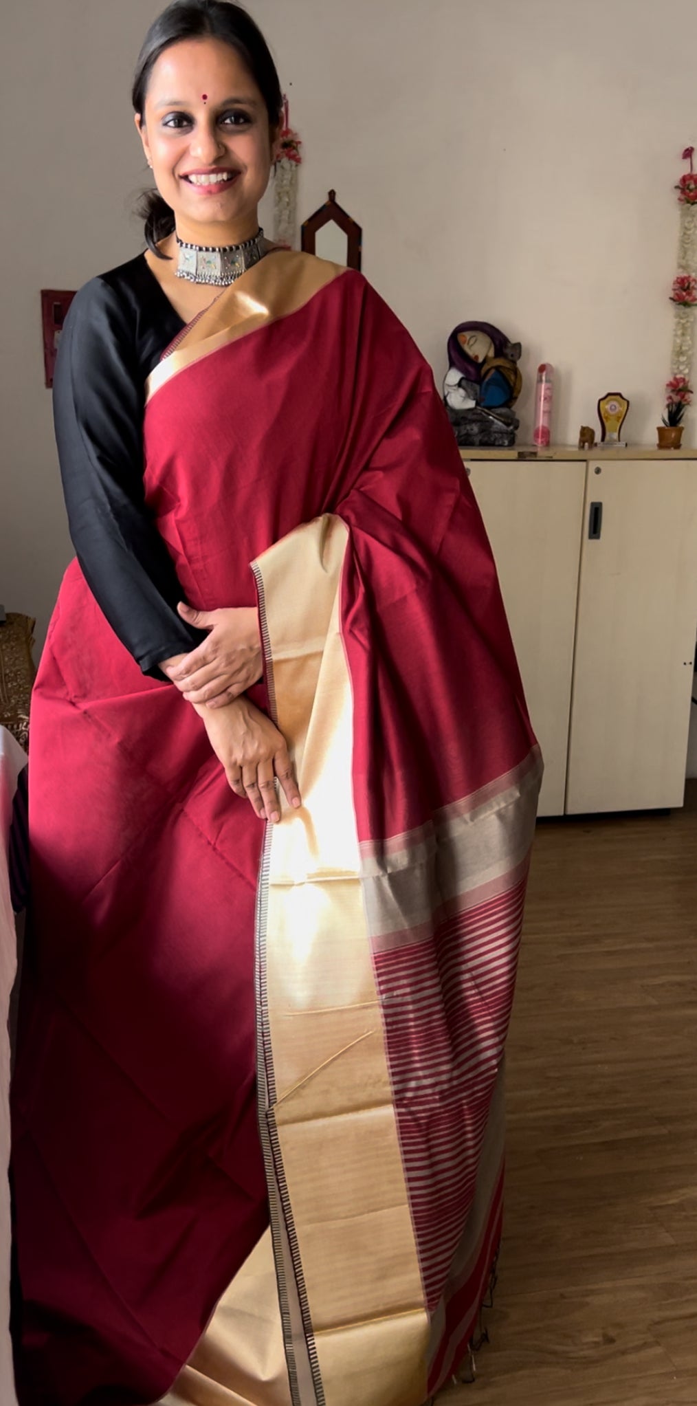 GAURI: Handloom Silk-Cott Maheshwari Saree With Zari Border