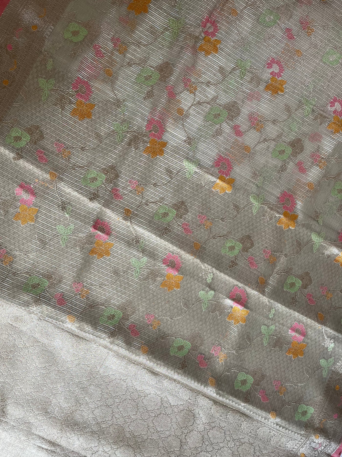 KANAK : CREAM, FESTIVE WEAR BANARASI KOTA CHECKS SAREE WITH MEENAKARI JAAL.