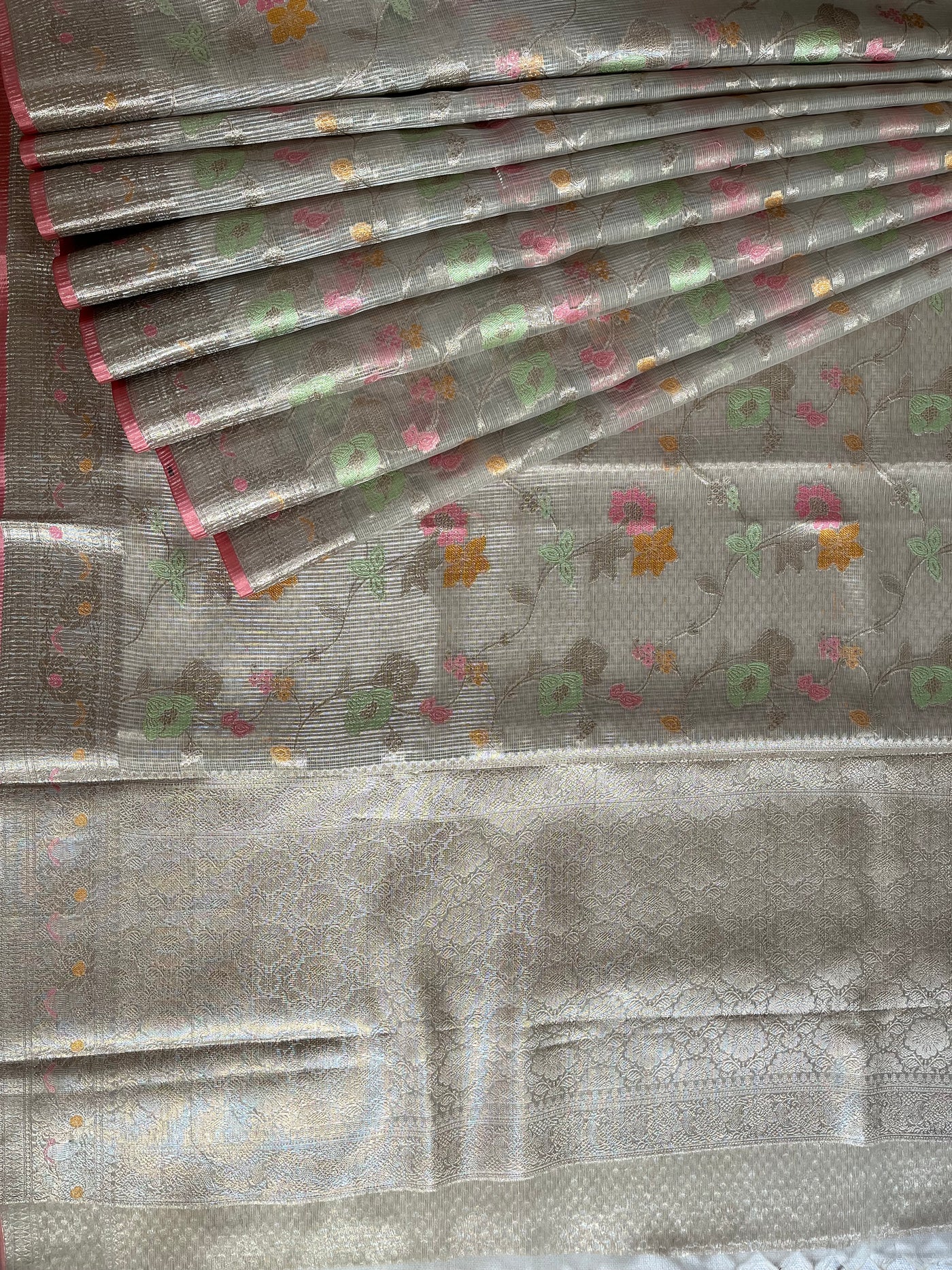 KANAK : CREAM, FESTIVE WEAR BANARASI KOTA CHECKS SAREE WITH MEENAKARI JAAL.