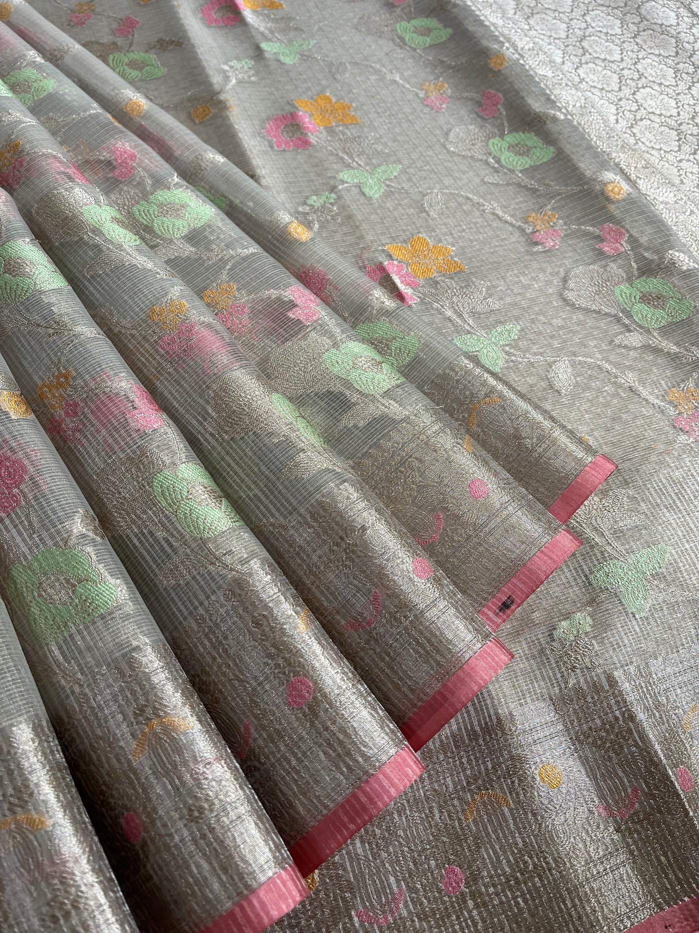 KANAK : CREAM, FESTIVE WEAR BANARASI KOTA CHECKS SAREE WITH MEENAKARI JAAL.