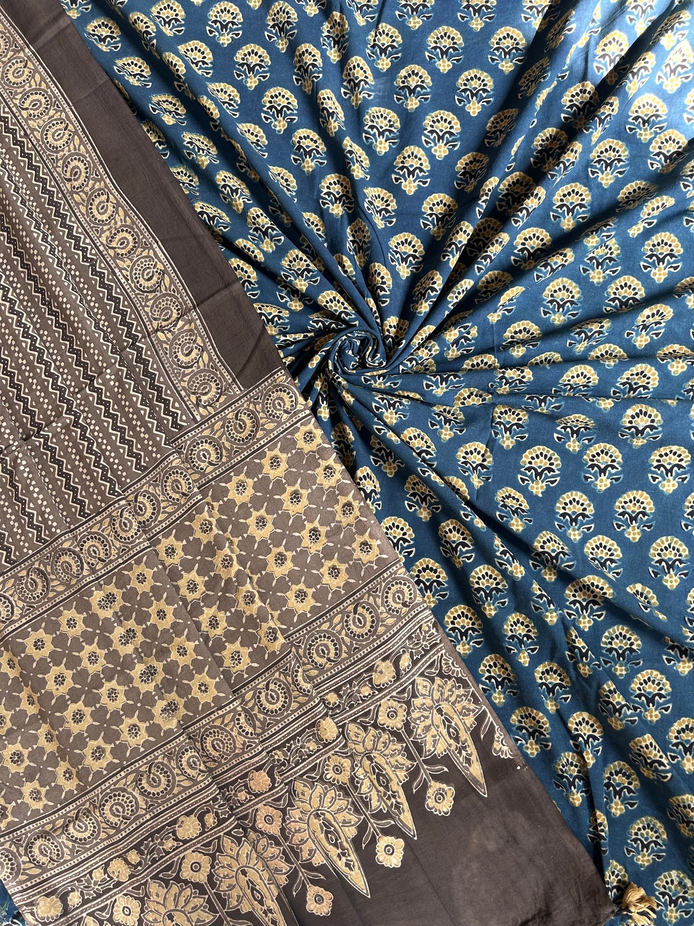 Kamal: Handblock Ajrakh 3 piece Suitset