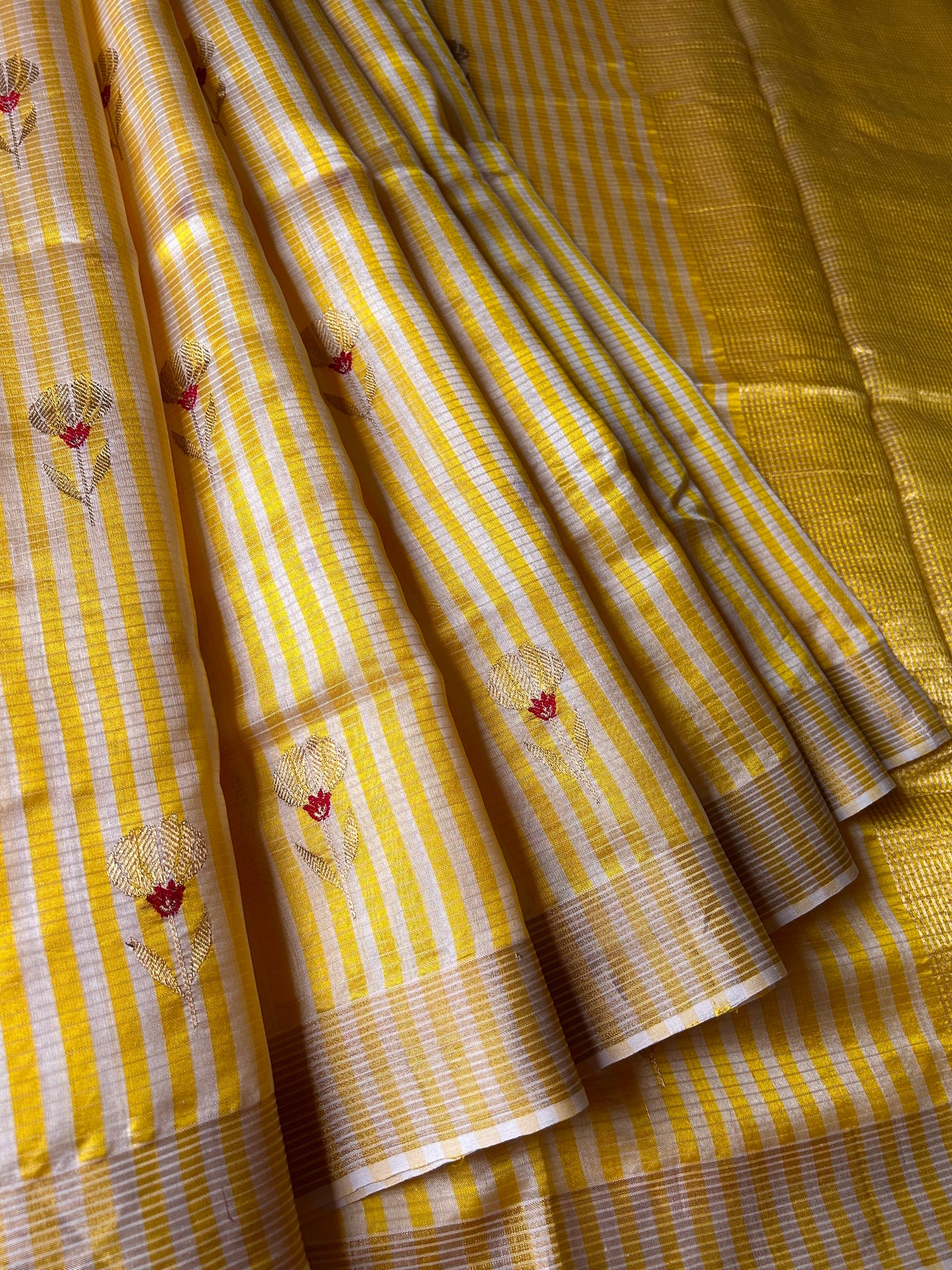 SHAGUN: HANDLOOM PURE SILK CHANDERI SAREE WITH EK NALIYA BOOTA