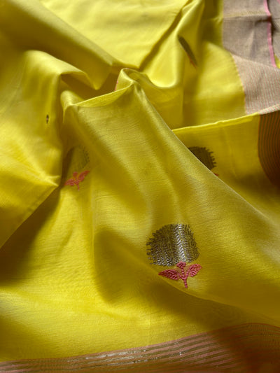 Aadilakshmi: HANDLOOM SILK  BY COTTON CHANDERI SAREE WITH EK NALIYA BOOTA