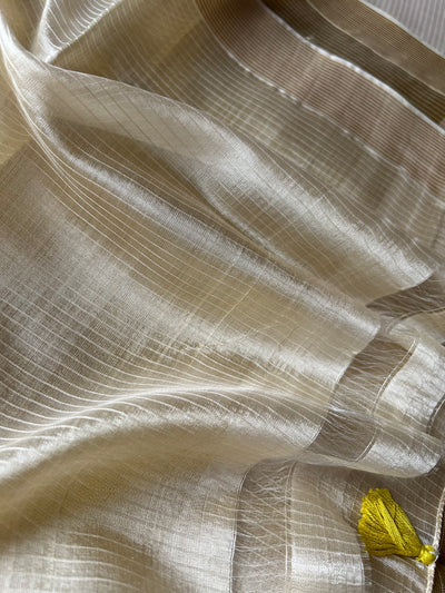 SUNAHRI: HANDLOOM PURE SILK CHANDERI SAREE WITH EK NALIYA BOOTA