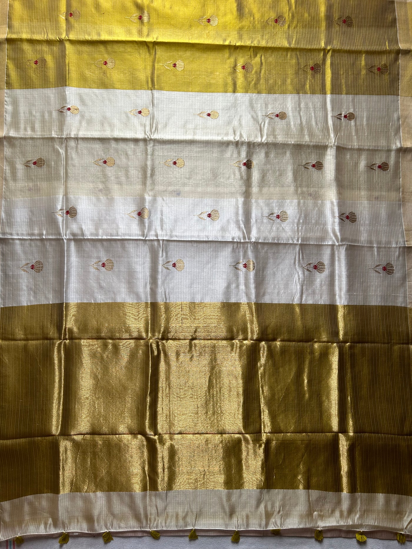 SUNAHRI: HANDLOOM PURE SILK CHANDERI SAREE WITH EK NALIYA BOOTA