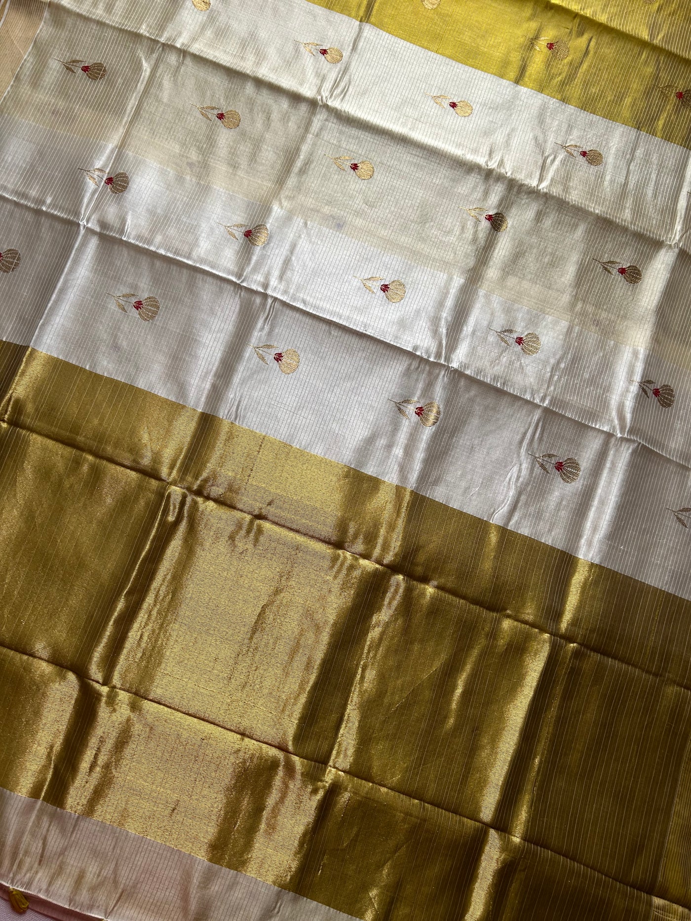 SUNAHRI: HANDLOOM PURE SILK CHANDERI SAREE WITH EK NALIYA BOOTA