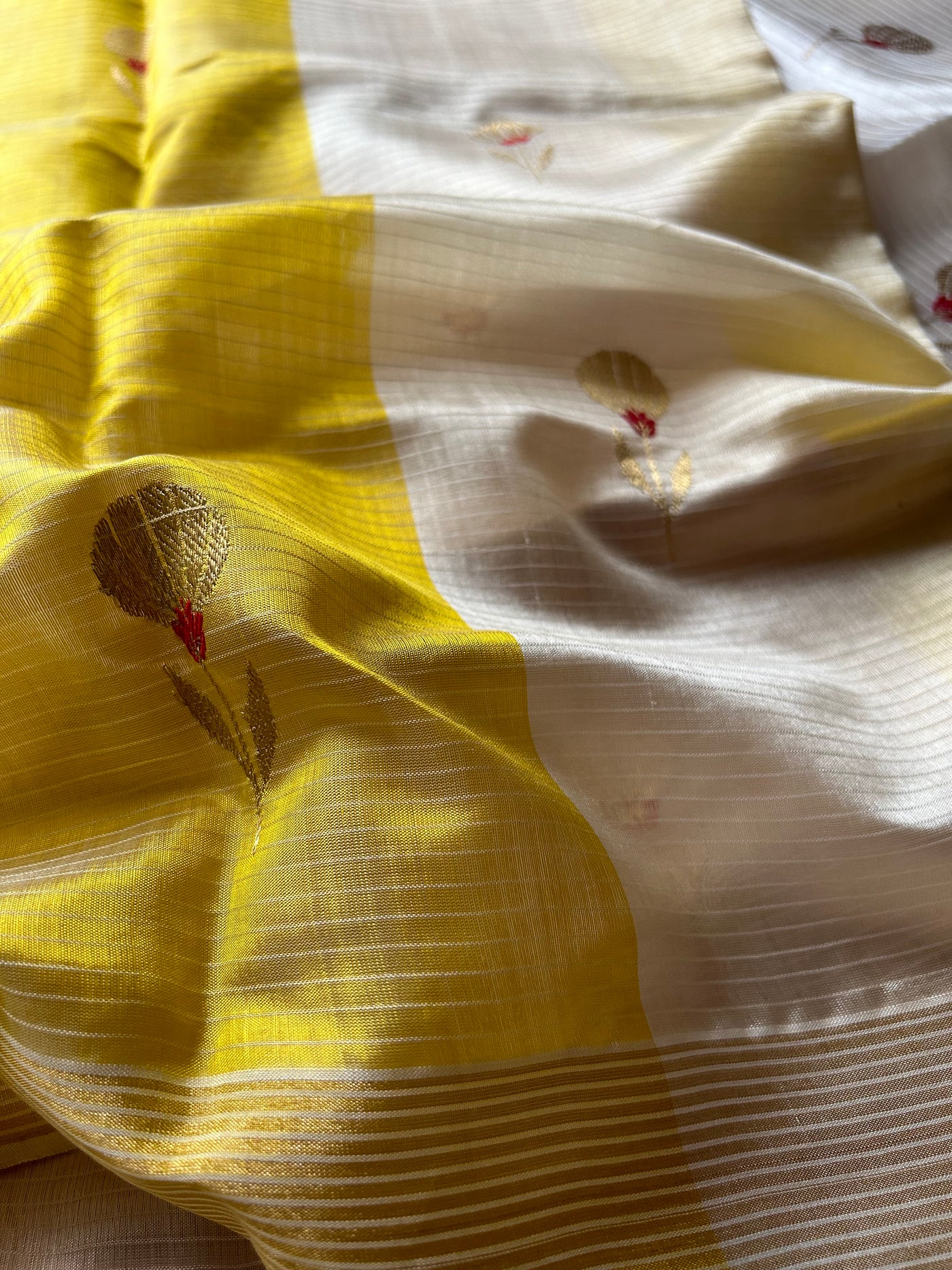 SUNAHRI: HANDLOOM PURE SILK CHANDERI SAREE WITH EK NALIYA BOOTA