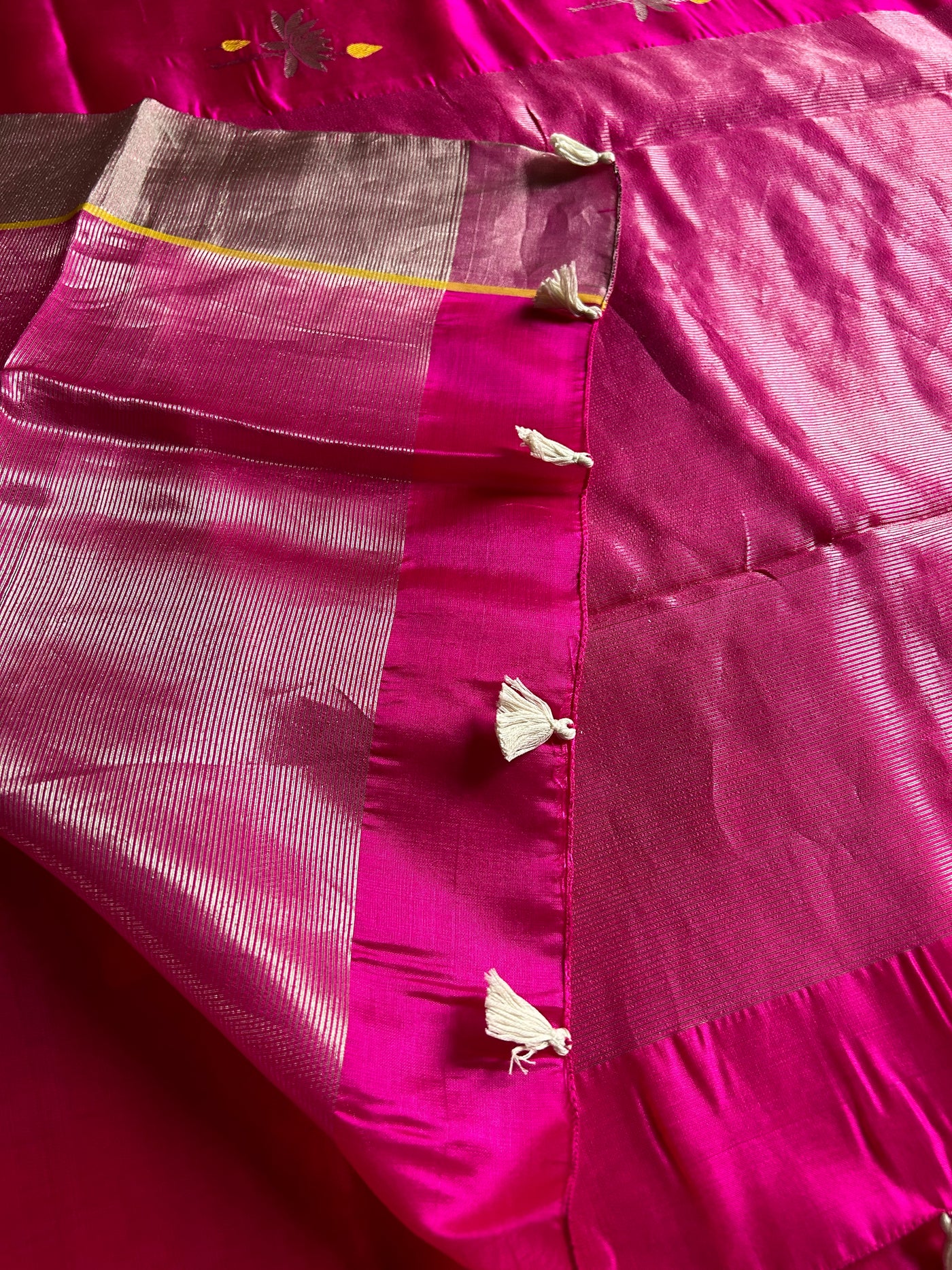 Raj Kamal: HANDLOOM PURE SILK CHANDERI SAREE WITH EK NALIYA BOOTA