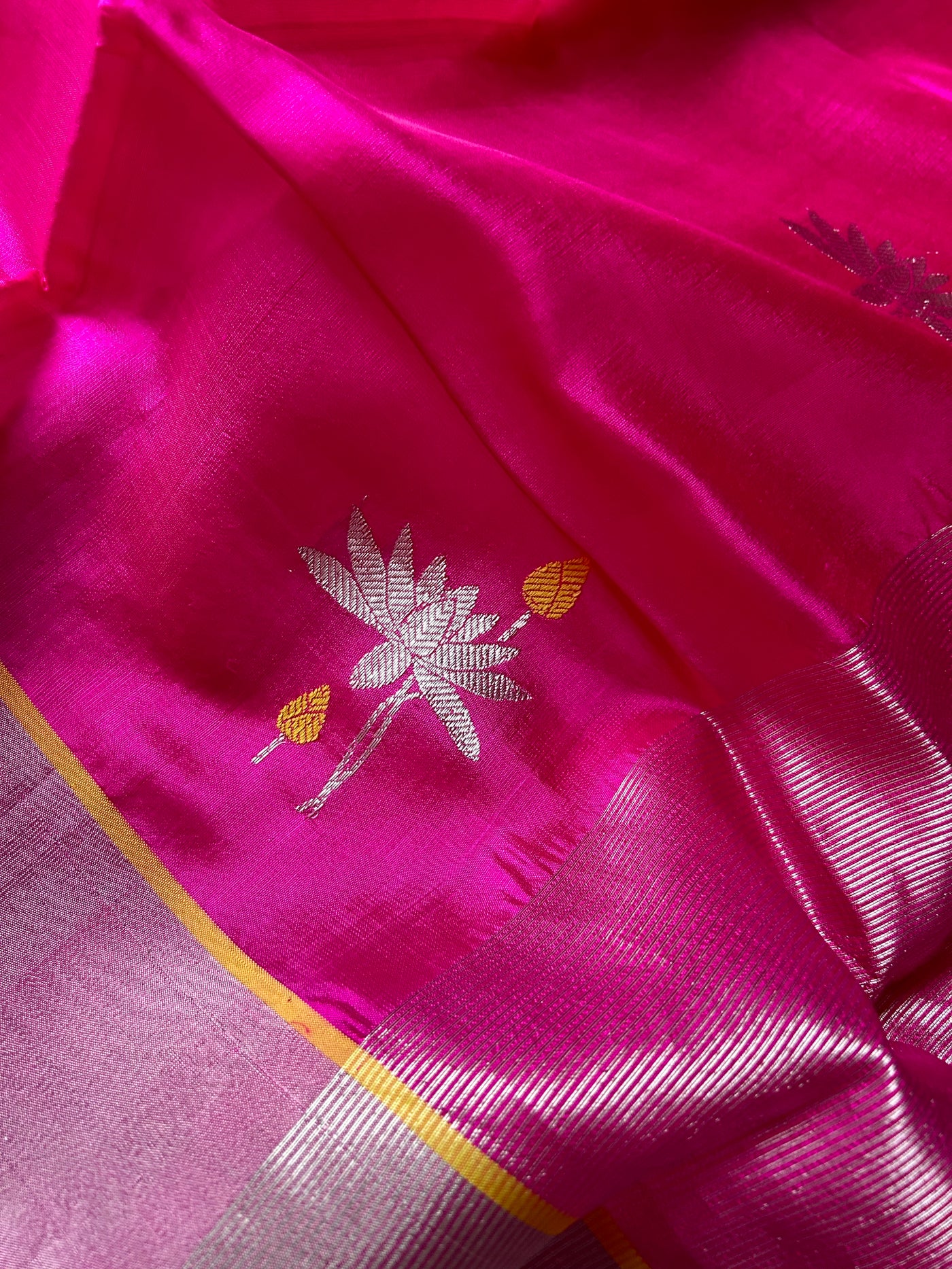 Raj Kamal: HANDLOOM PURE SILK CHANDERI SAREE WITH EK NALIYA BOOTA