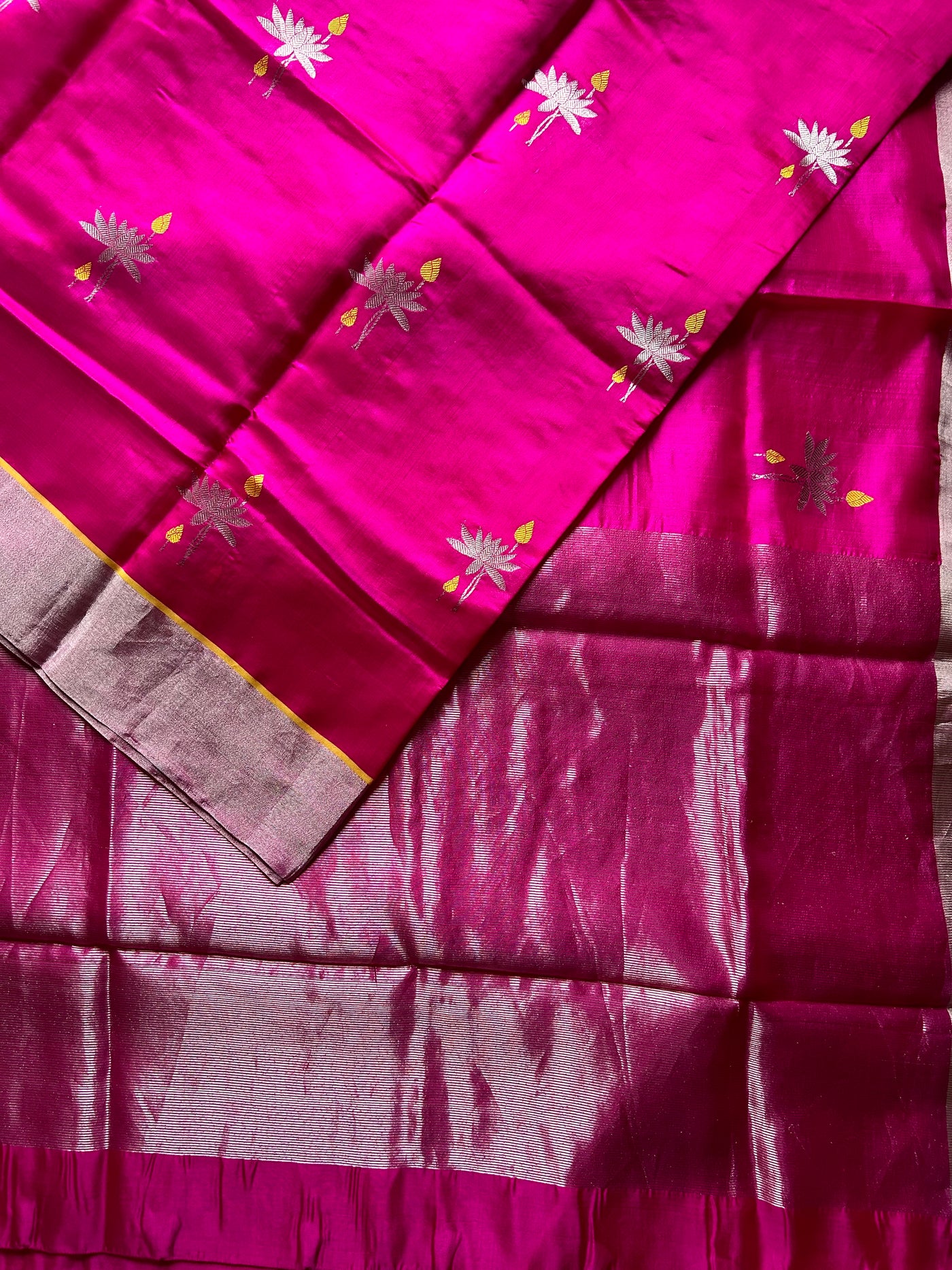 Raj Kamal: HANDLOOM PURE SILK CHANDERI SAREE WITH EK NALIYA BOOTA